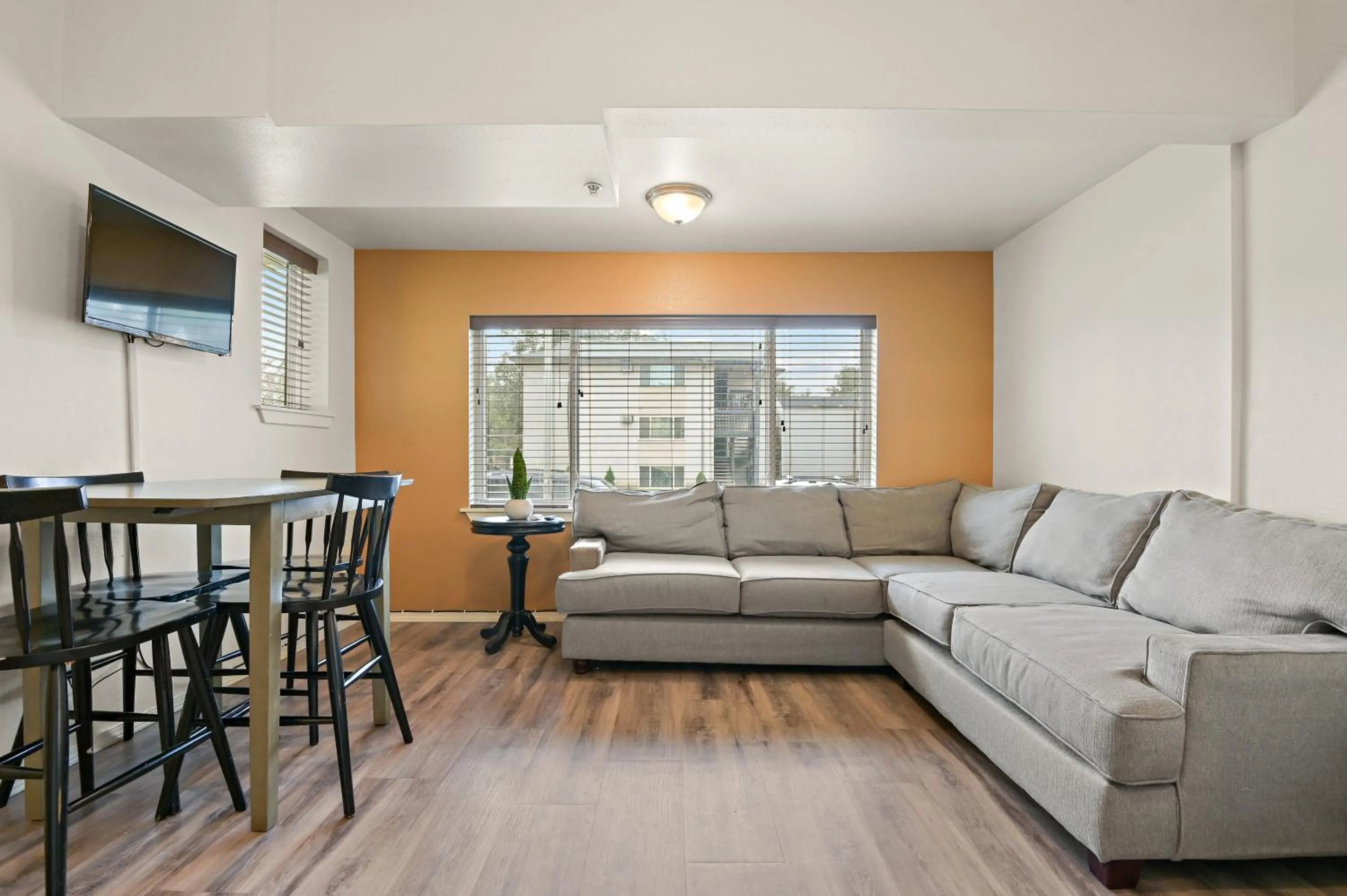 Living room in Maple Leaf Manor Suites