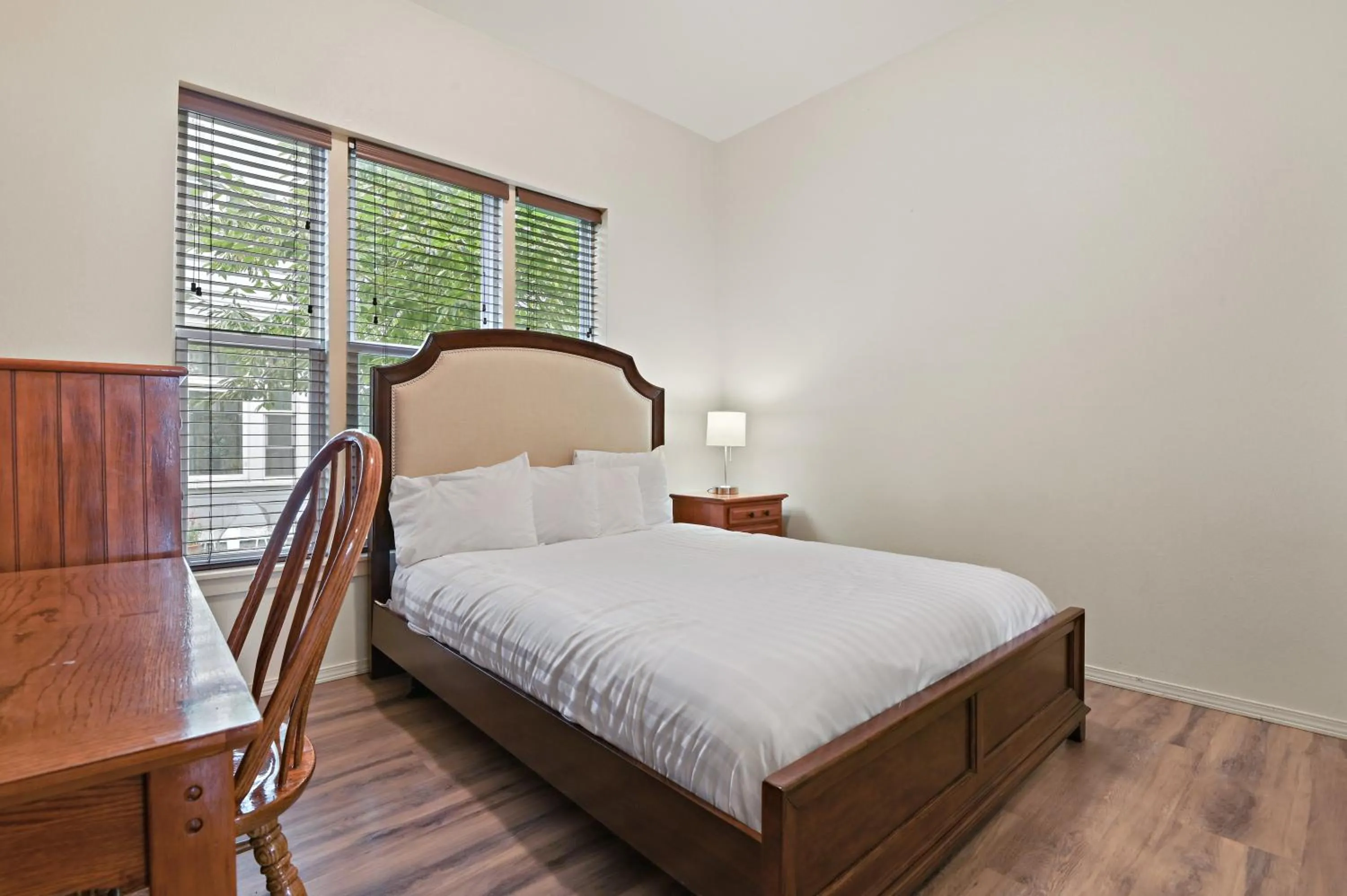 Bedroom, Bed in Maple Leaf Manor Suites