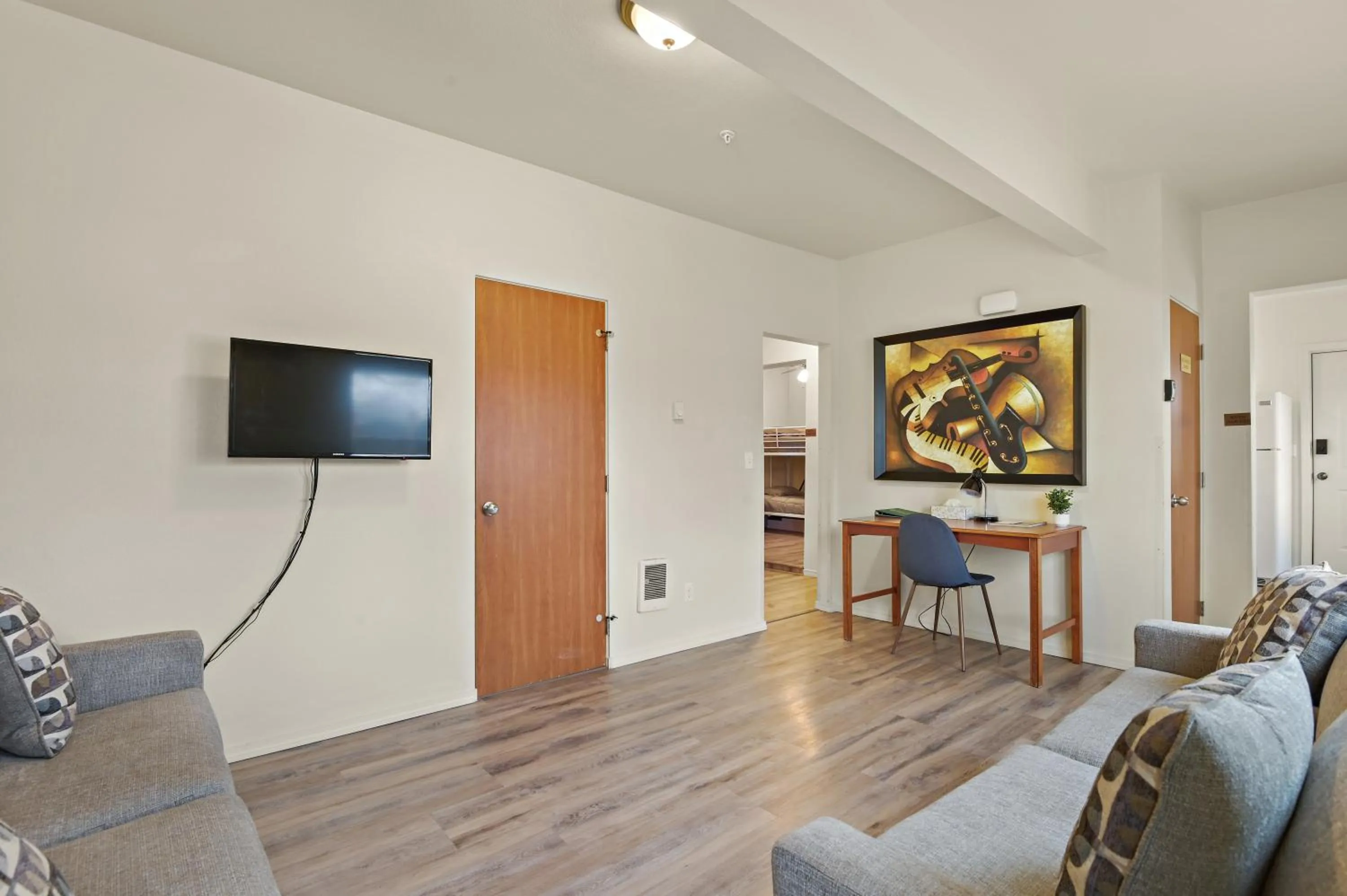 Living room in Maple Leaf Manor Suites