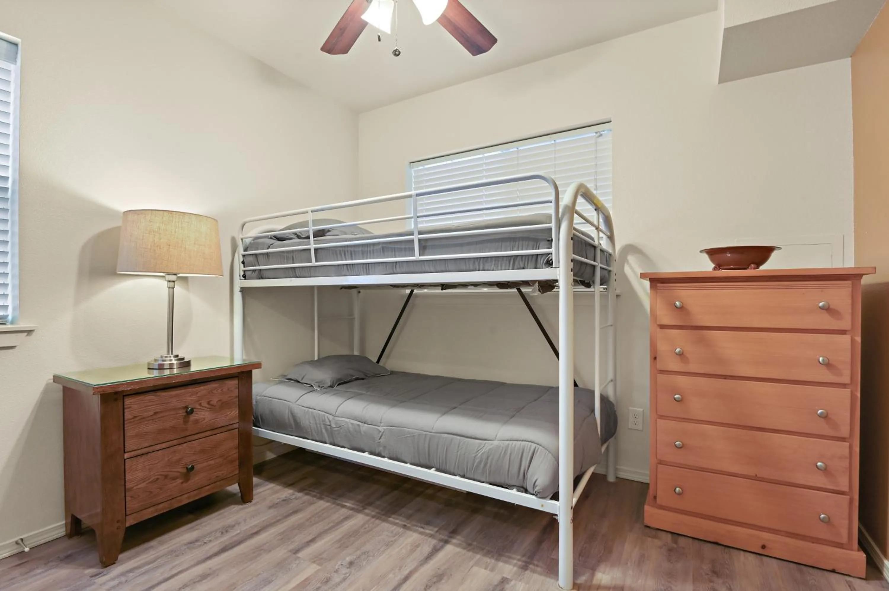 Bedroom, Bed in Maple Leaf Manor Suites