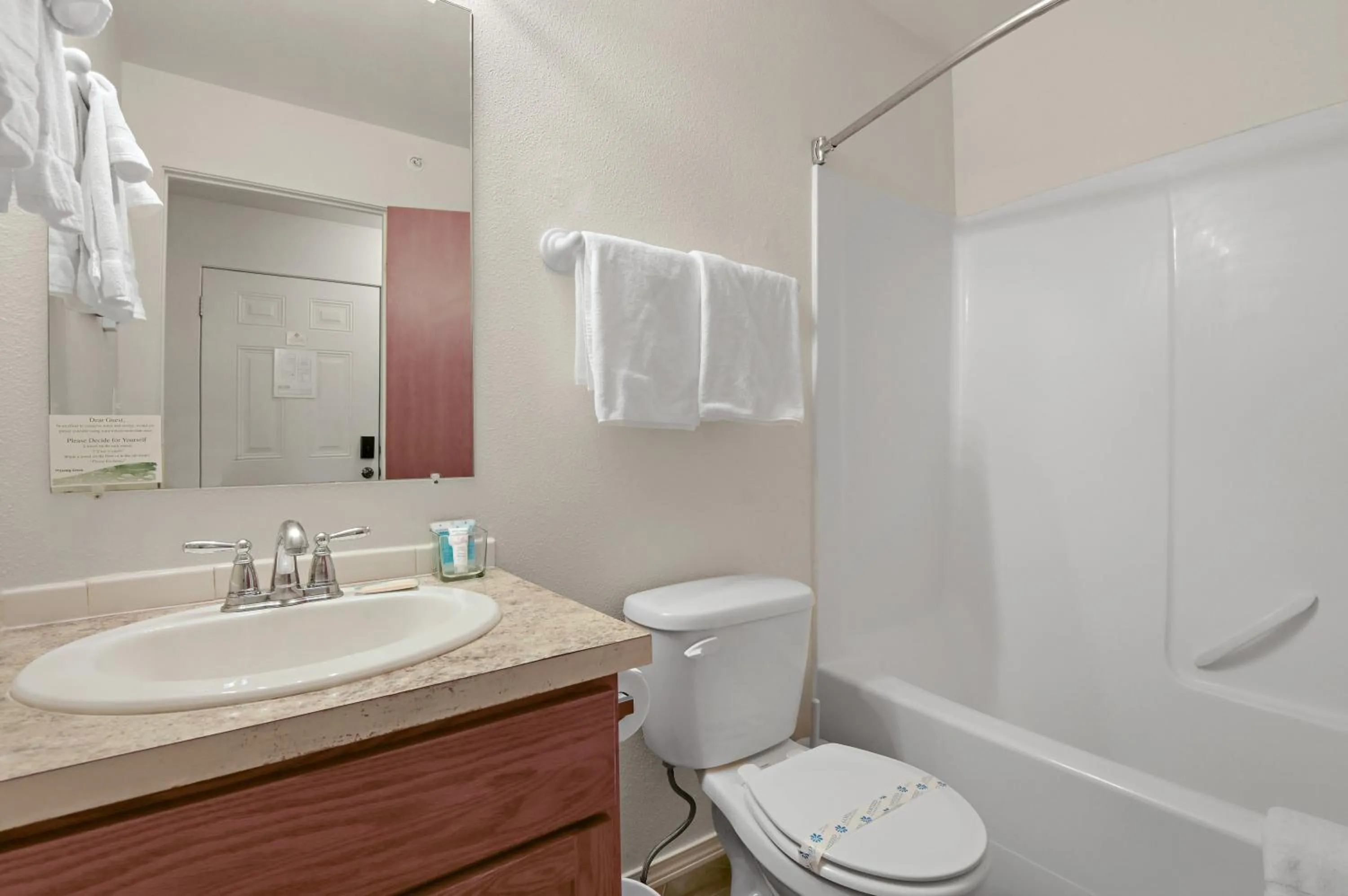 Bathroom in Maple Leaf Manor Suites