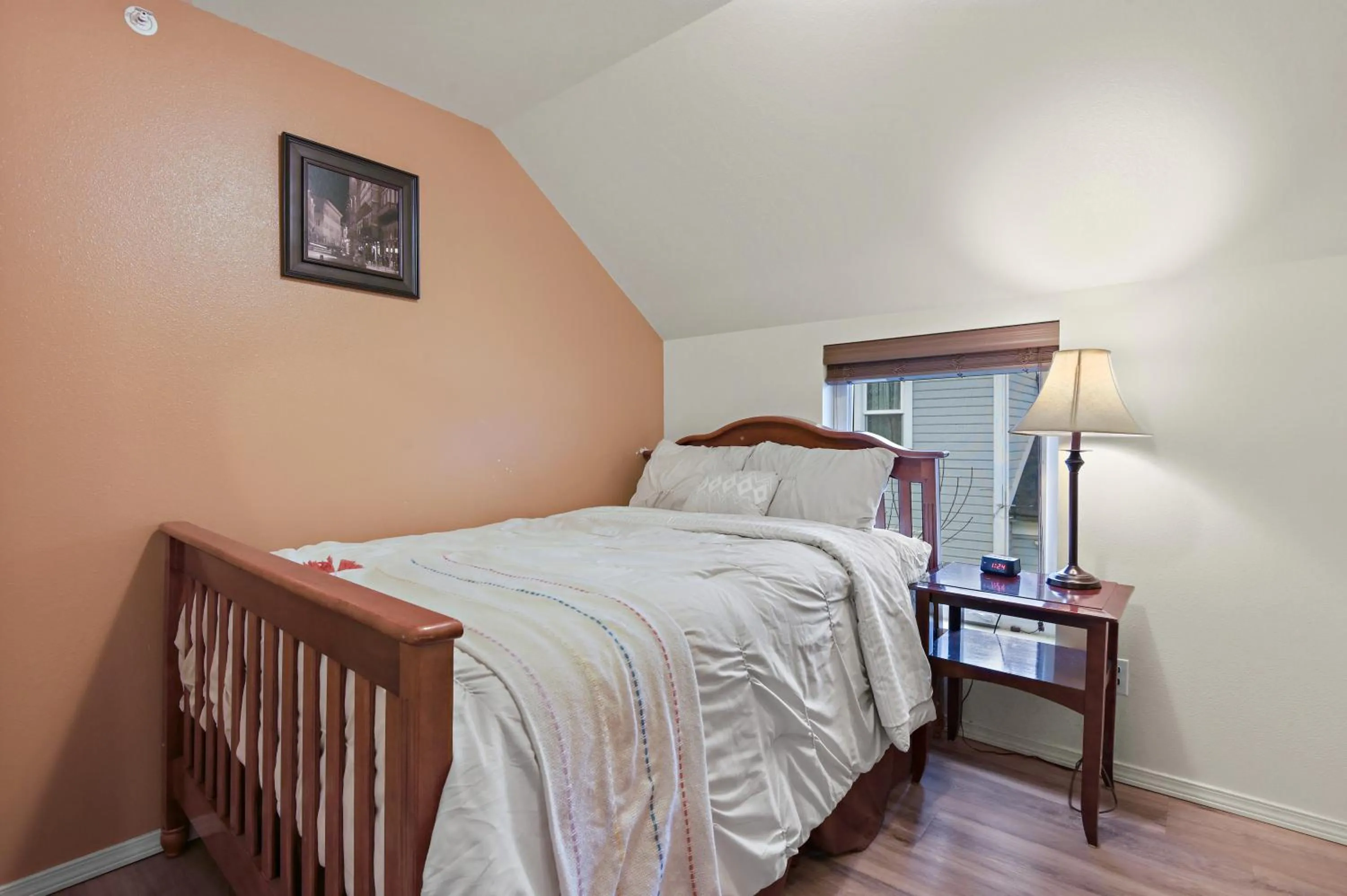 Bedroom, Bed in Maple Leaf Manor Suites