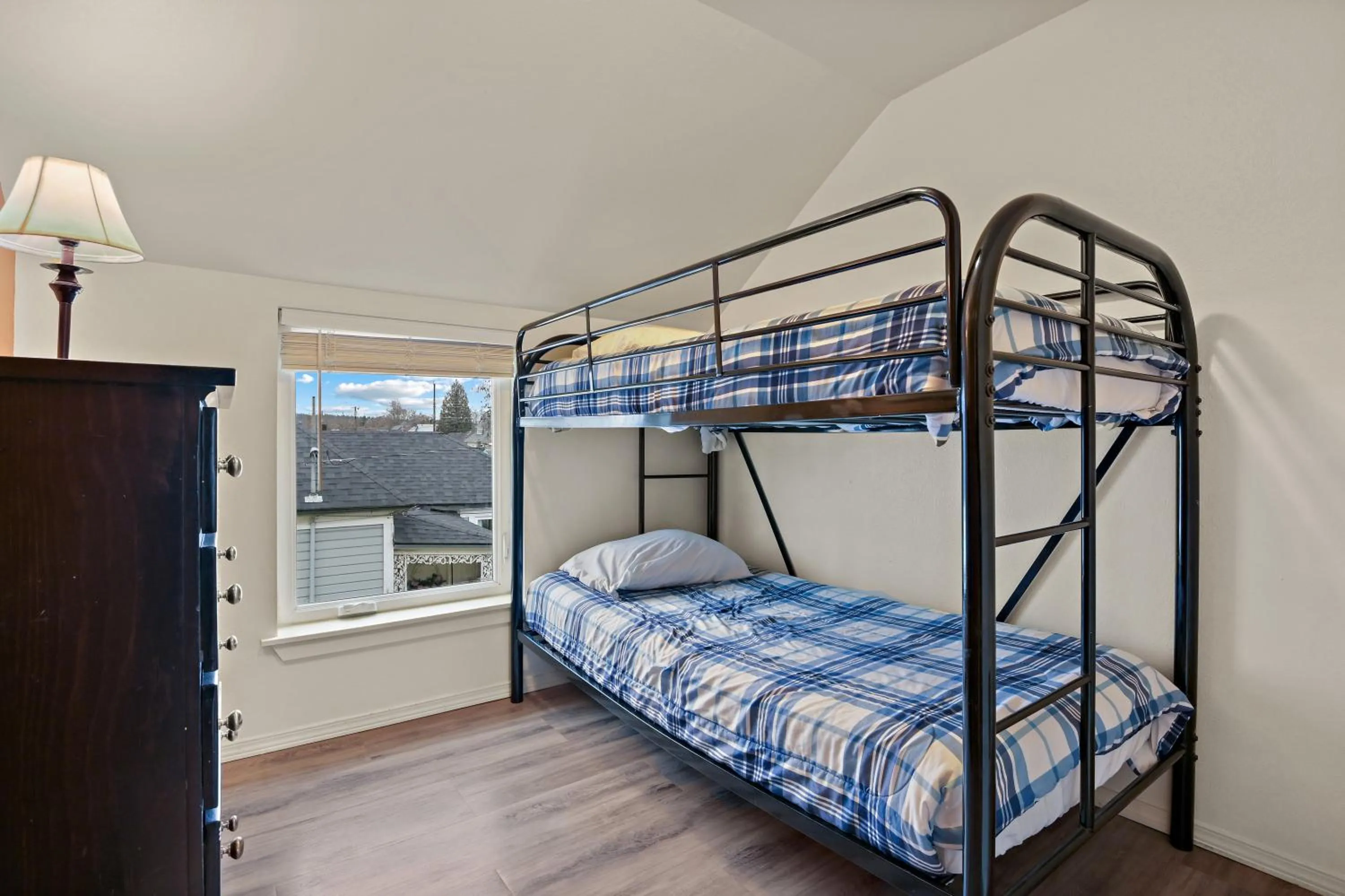 Bedroom, Bed in Maple Leaf Manor Suites