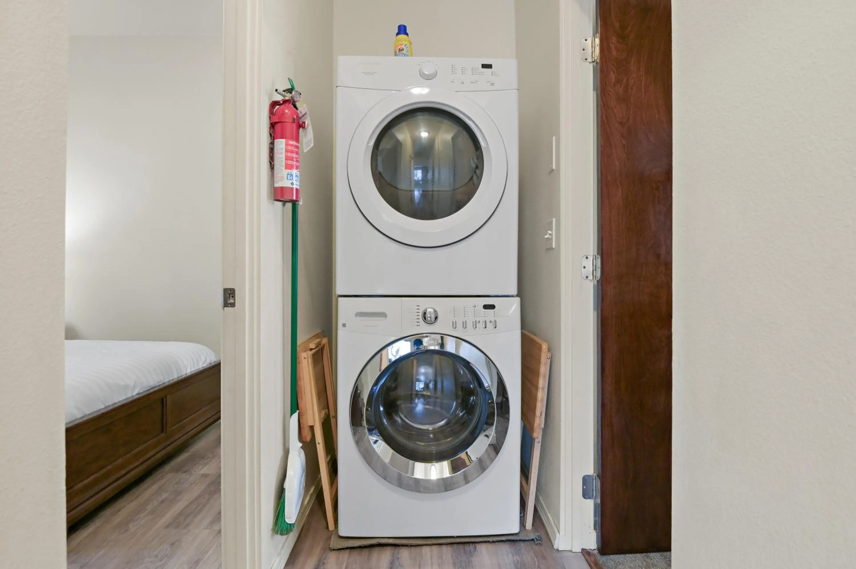 washing machine in Maple Leaf Manor Suites
