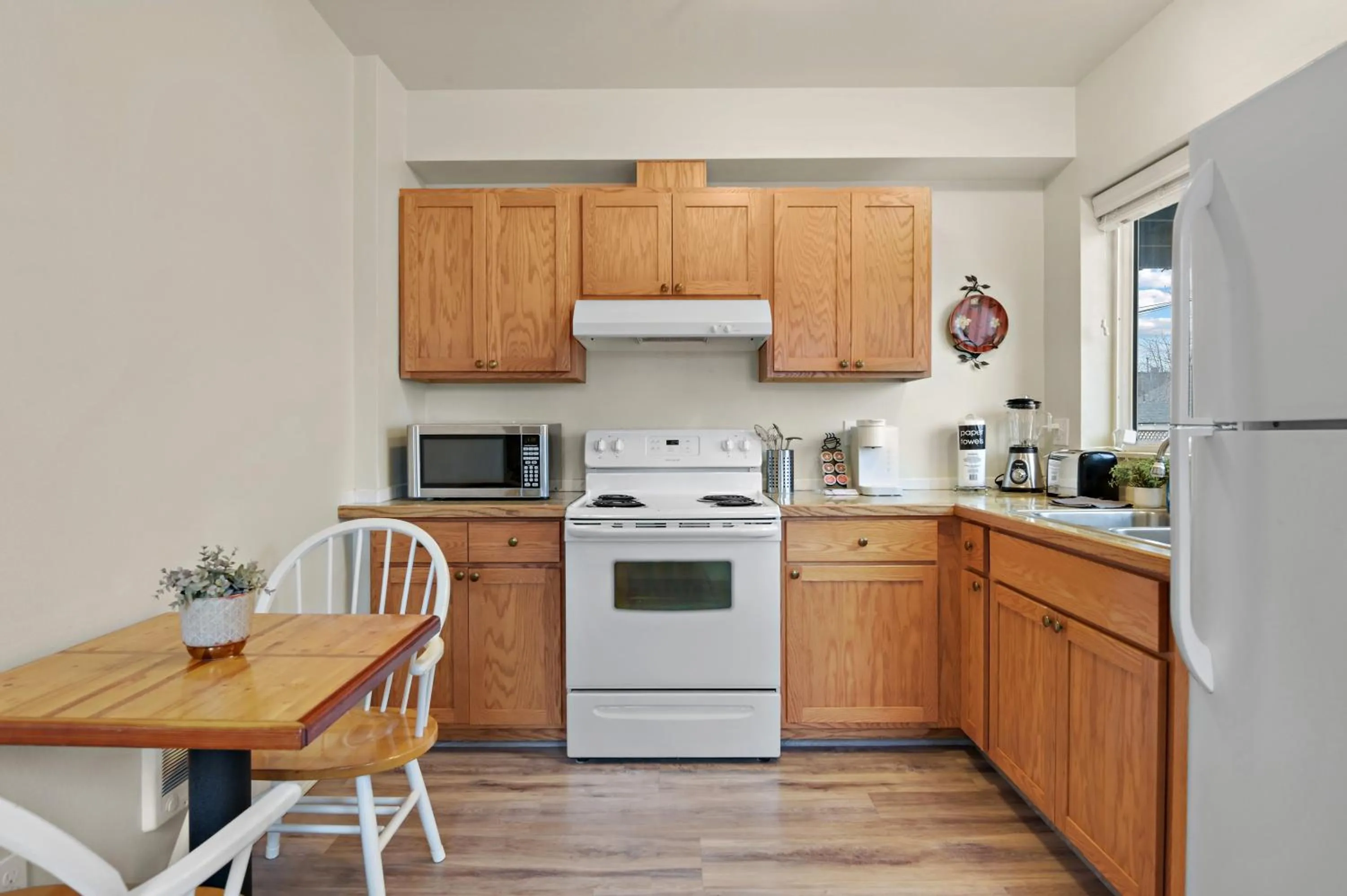 kitchen in Maple Leaf Manor Suites