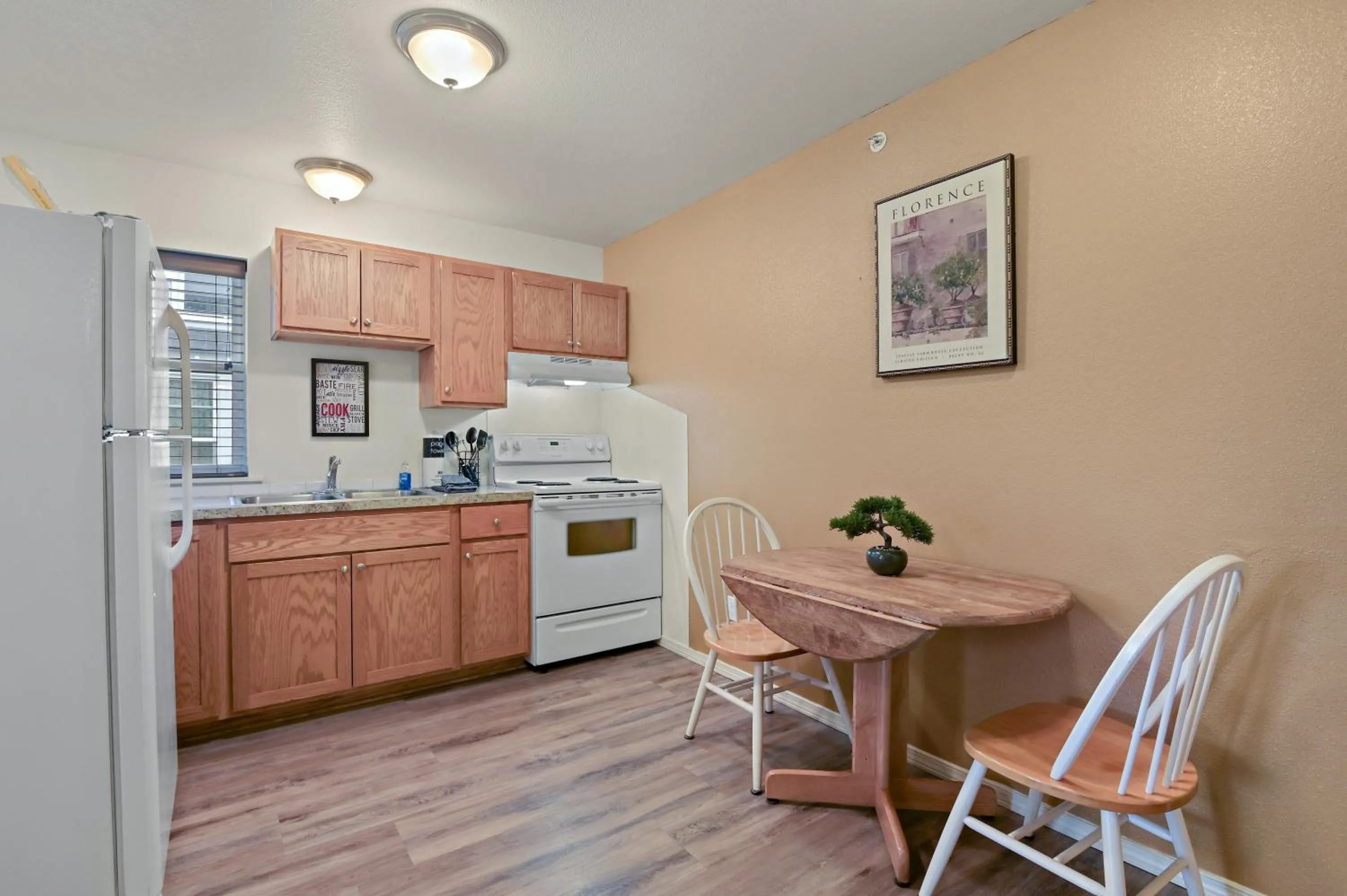 Kitchen or kitchenette in Maple Leaf Manor Suites