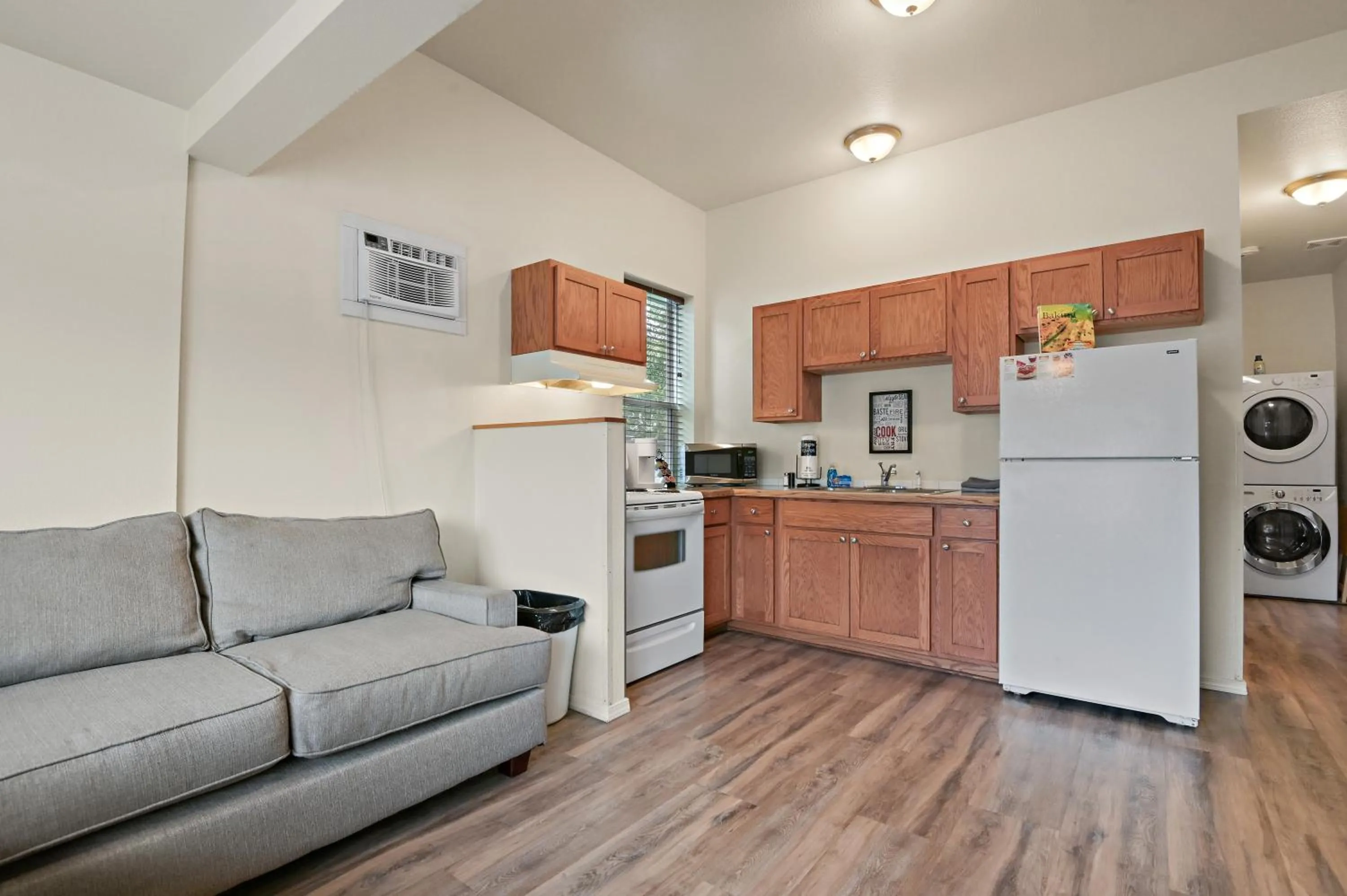Kitchen or kitchenette in Maple Leaf Manor Suites
