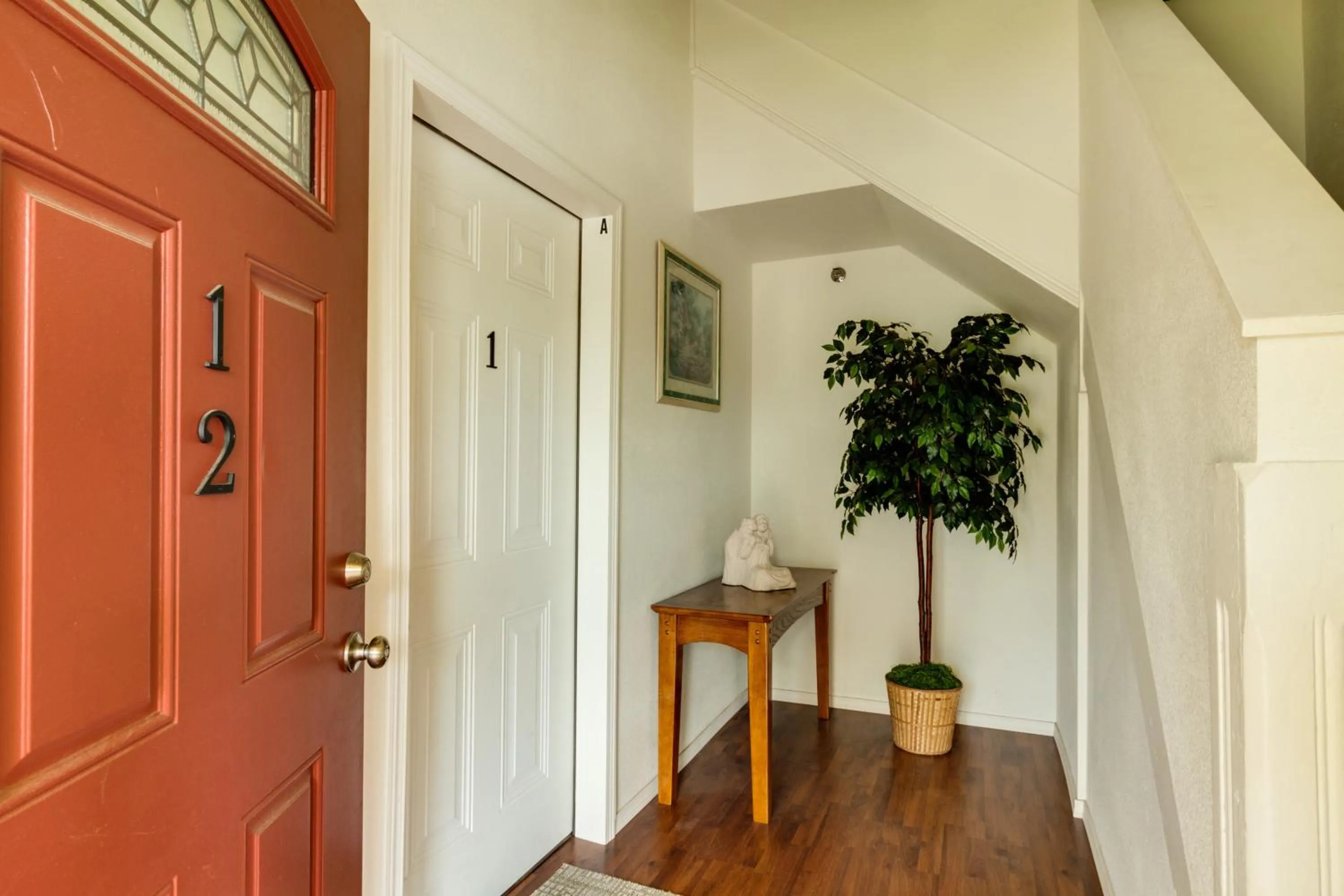 Facade/entrance in Maple Leaf Manor Suites