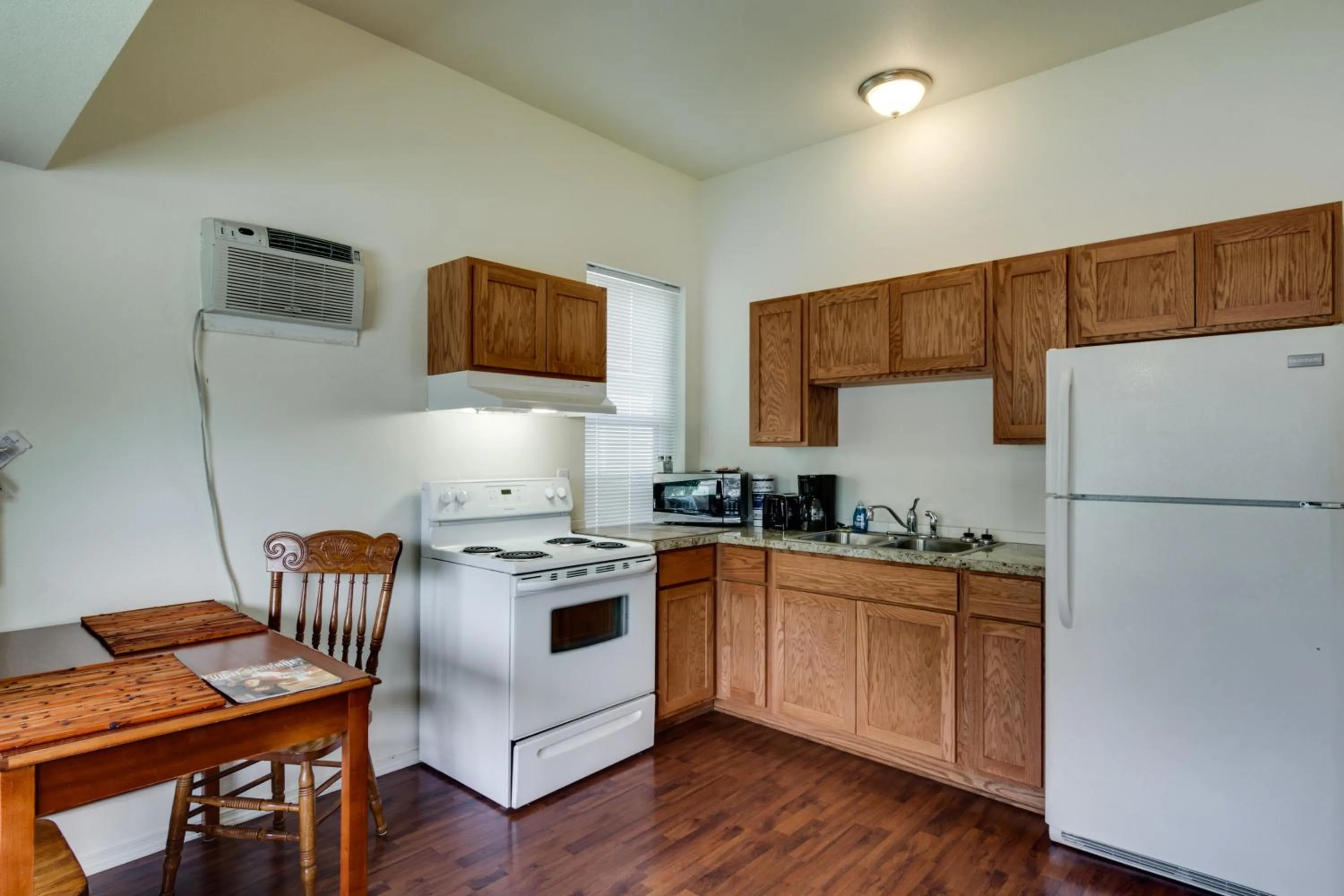 Kitchen or kitchenette in Maple Leaf Manor Suites