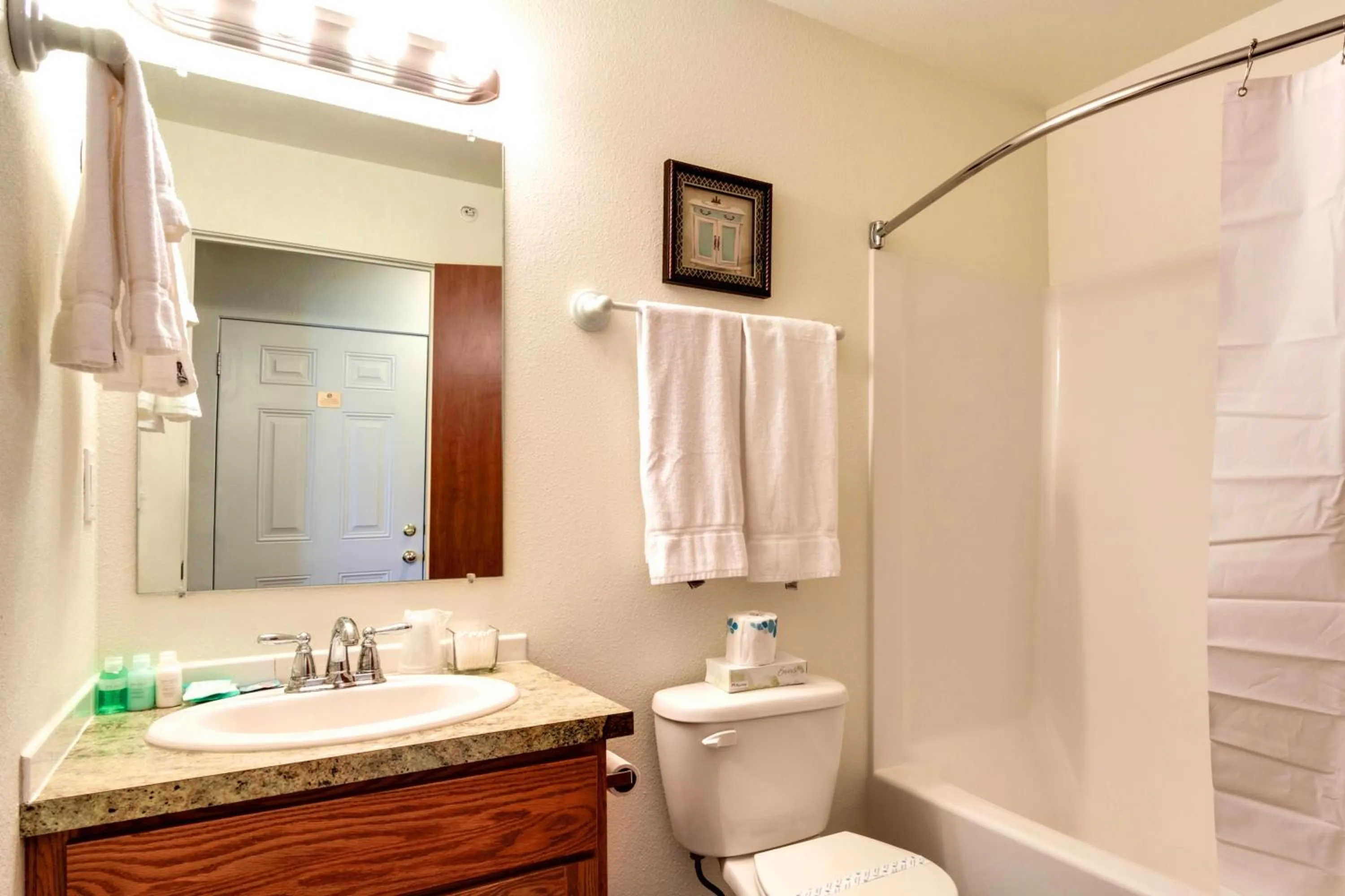 Bathroom in Maple Leaf Manor Suites