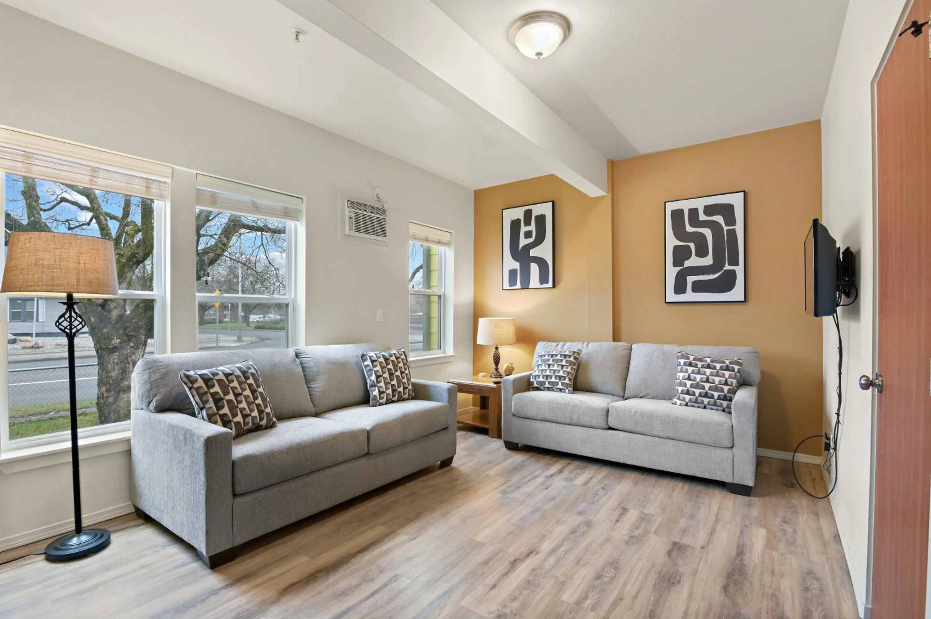 Living room in Maple Leaf Manor Suites