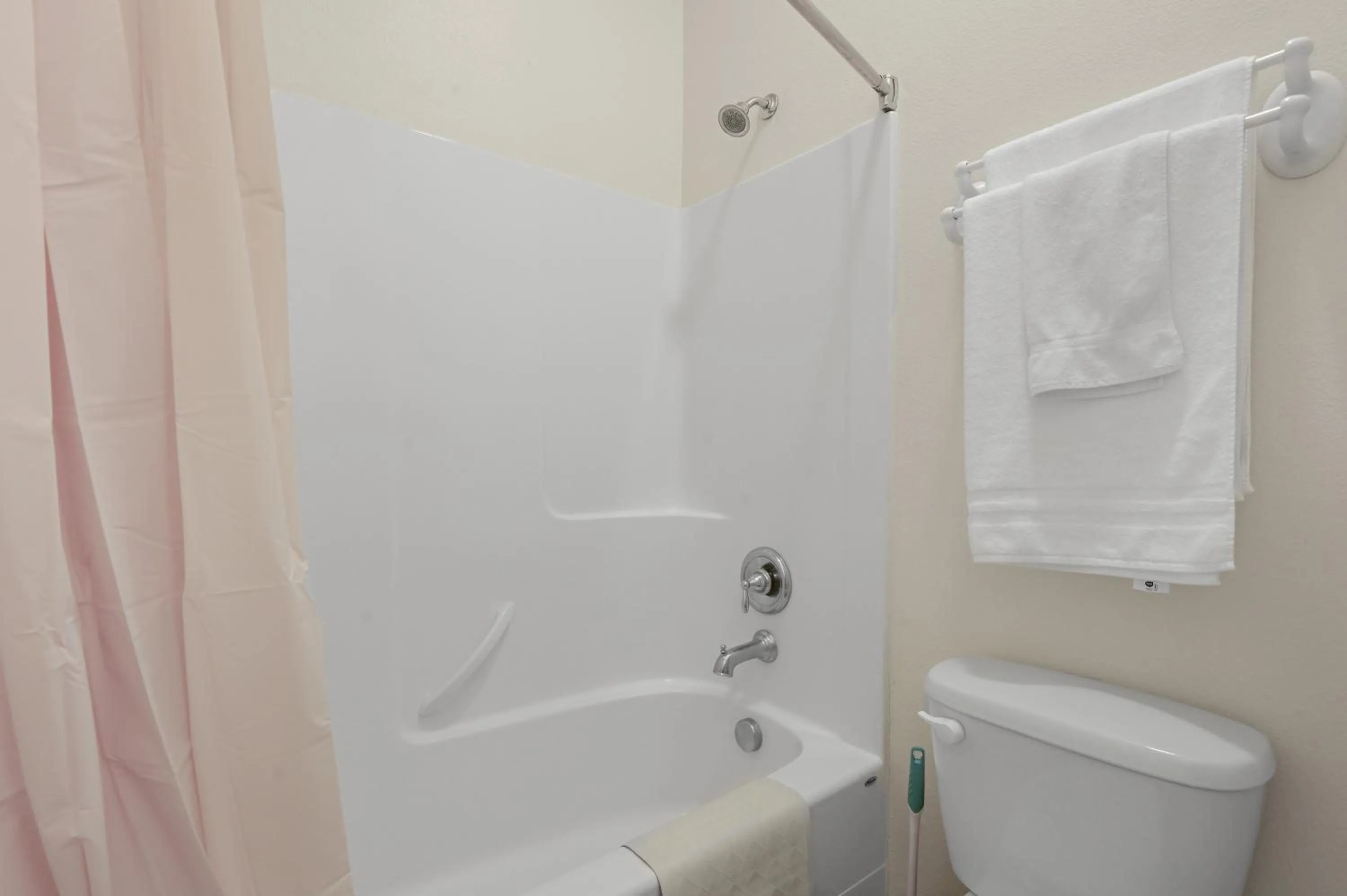 Bathroom in Maple Leaf Manor Suites