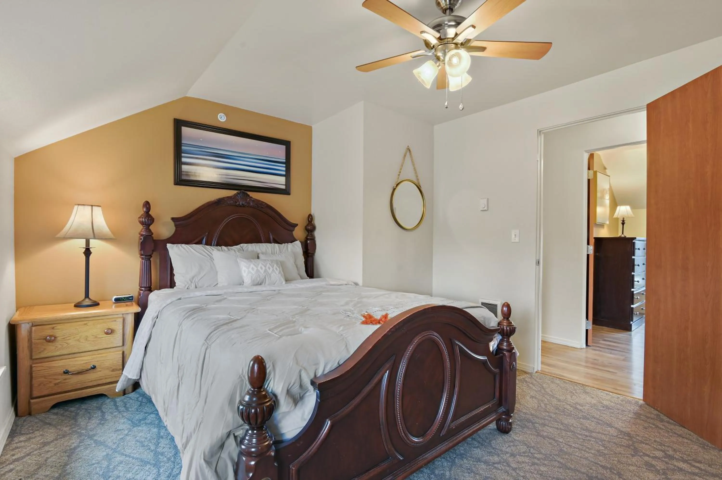 Bedroom, Bed in Maple Leaf Manor Suites