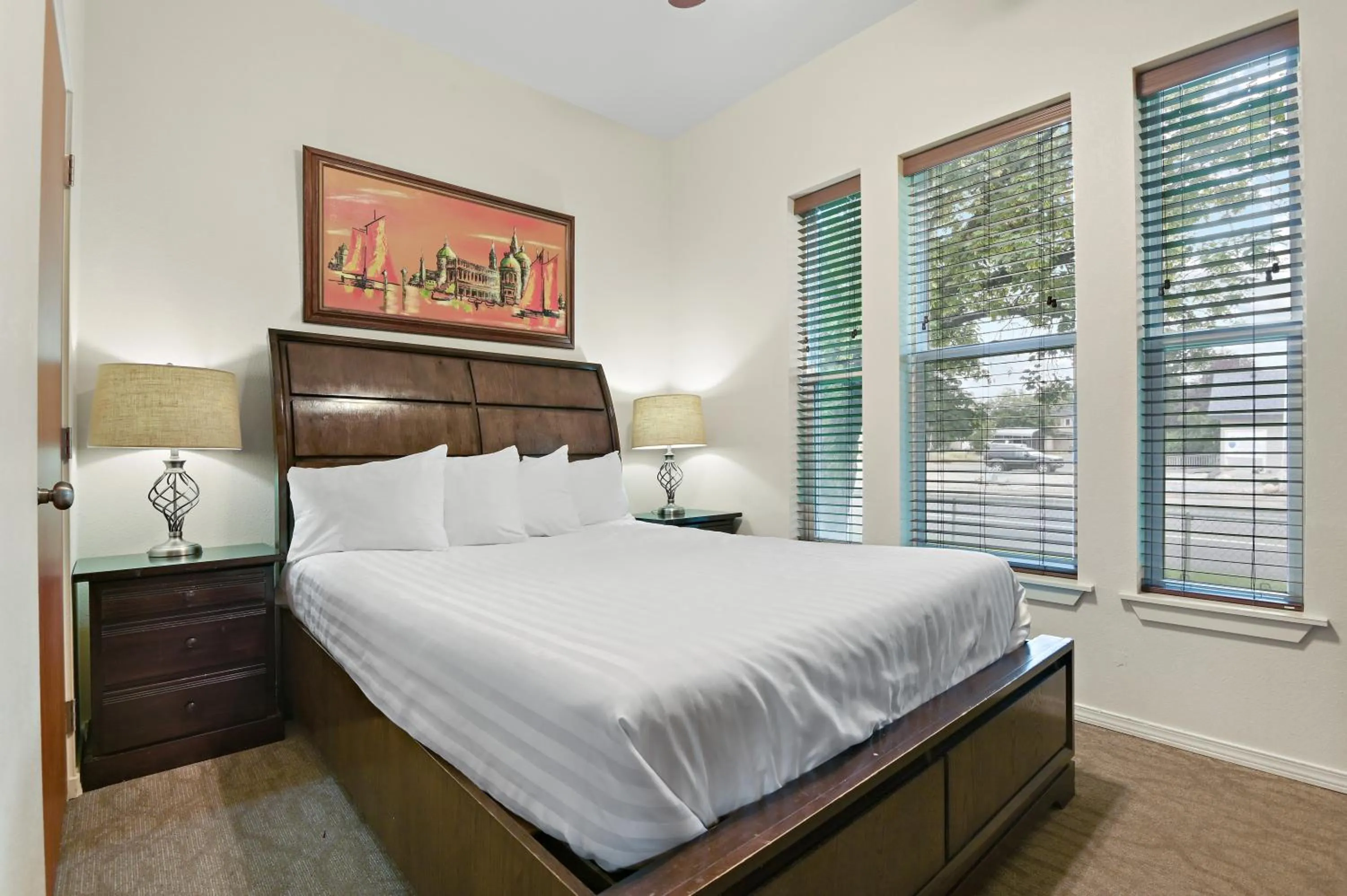 Bedroom, Bed in Maple Leaf Manor Suites