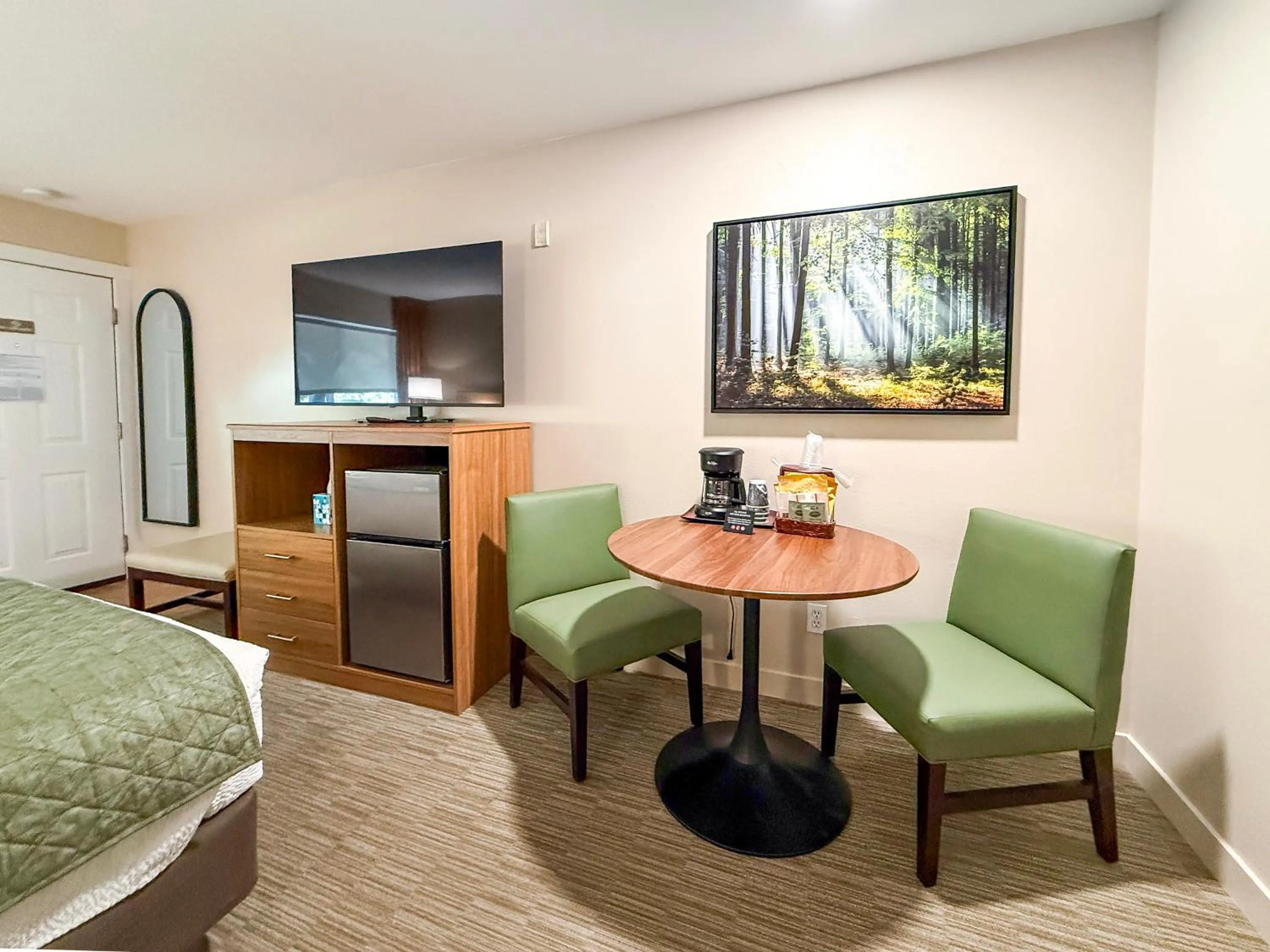 TV and multimedia in Carson Hot Springs Resort & Spa