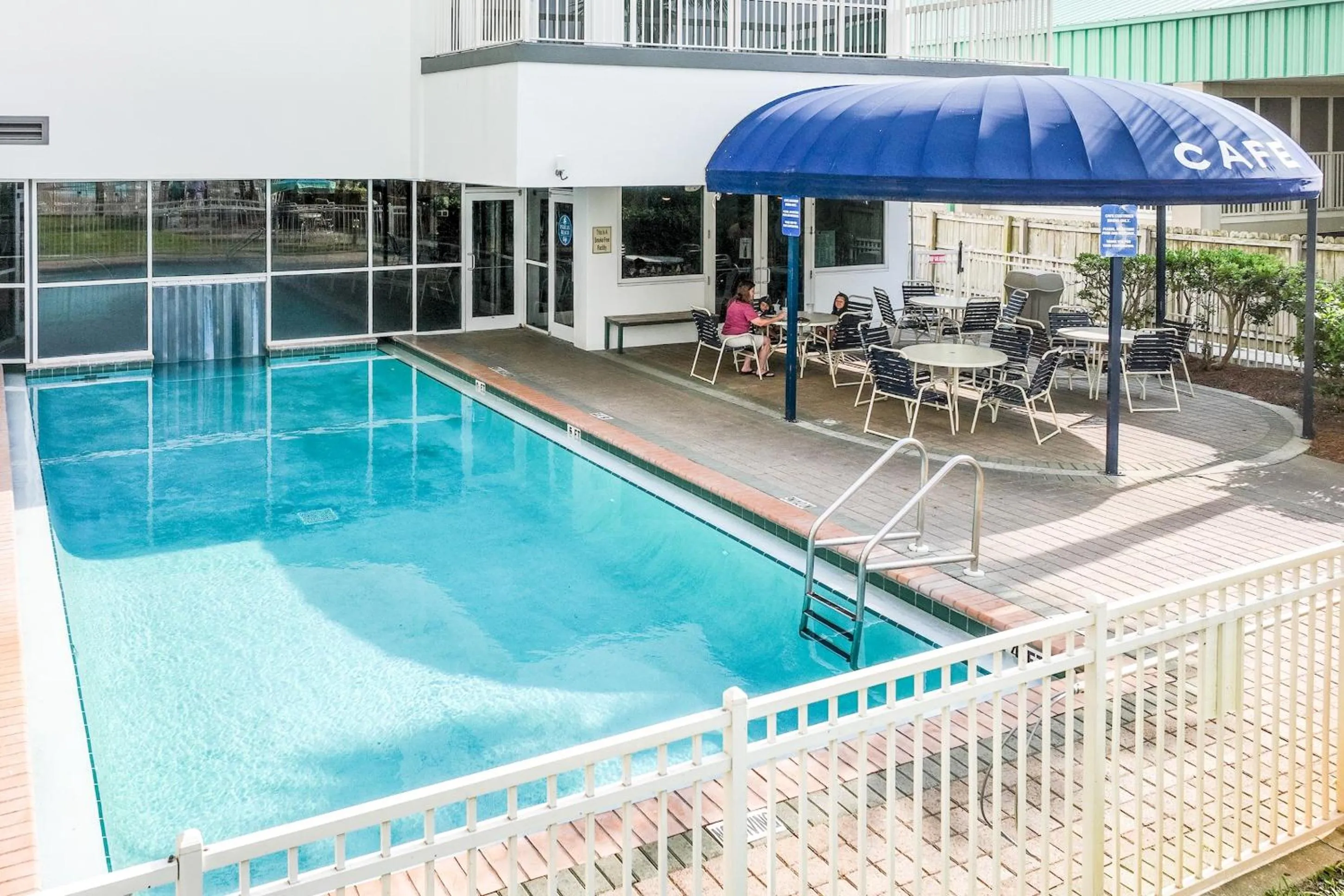 Restaurant/places to eat in Pelican Beach Resort by Panhandle Getaways