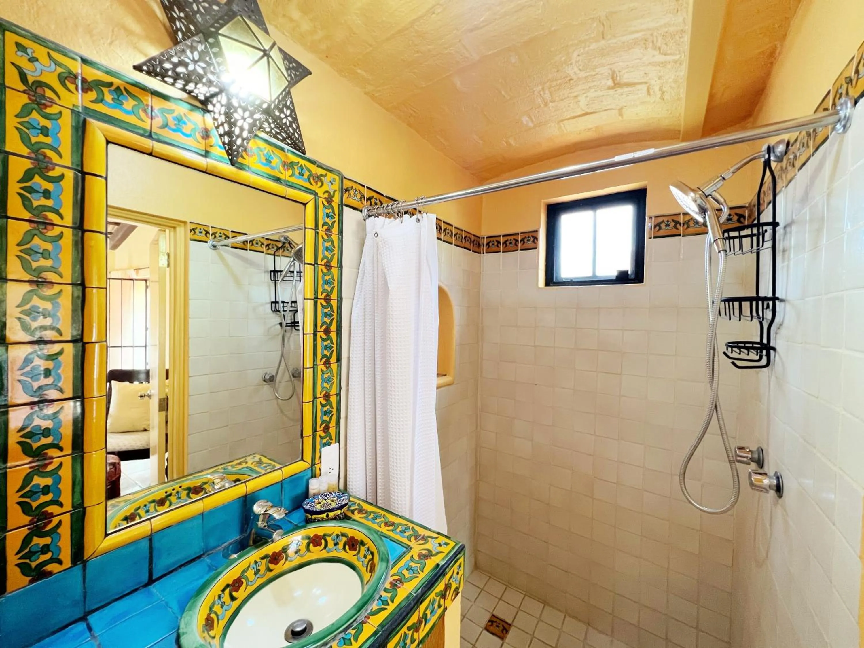 Shower in Estrellita's Bed & Breakfast