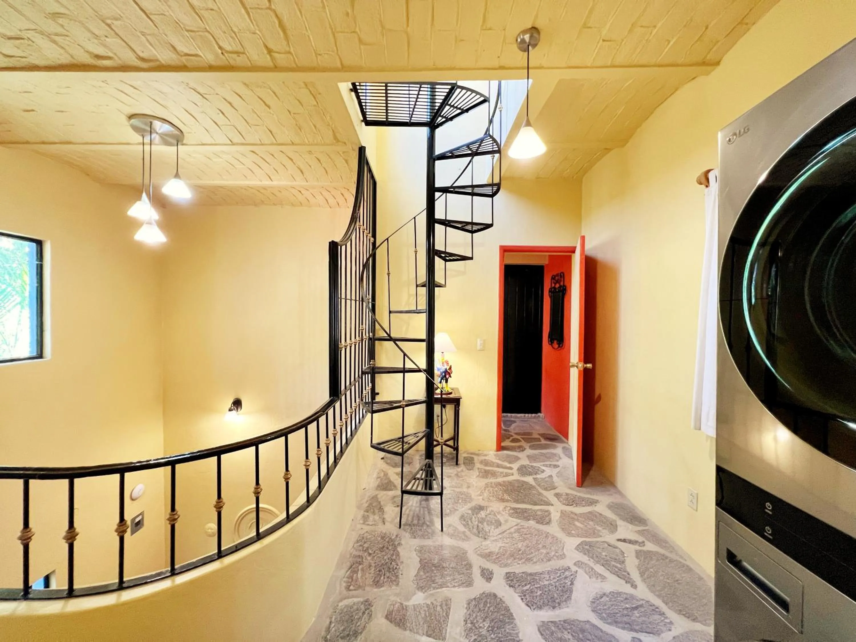 washing machine in Estrellita's Bed & Breakfast