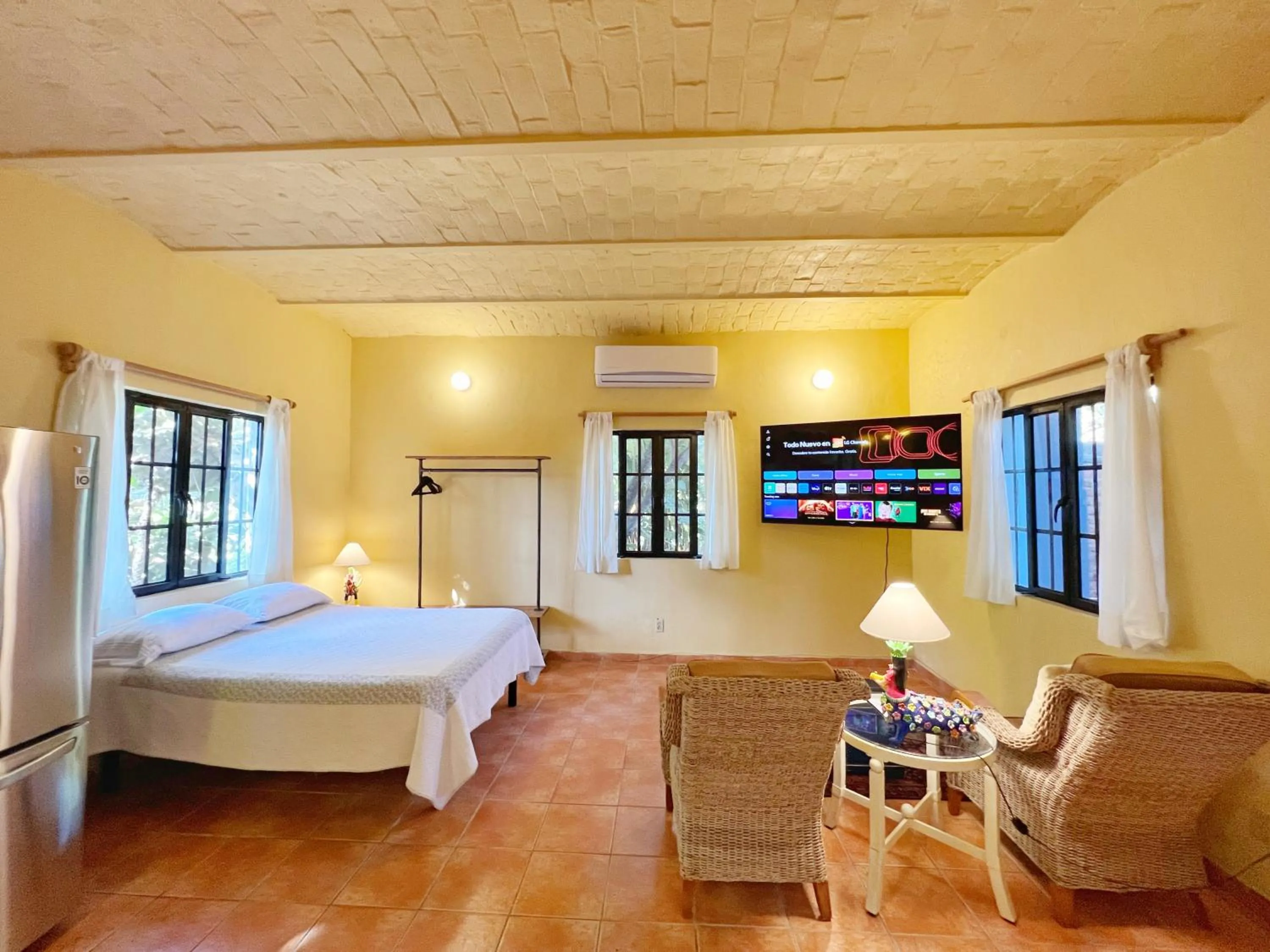 Bed in Estrellita's Bed & Breakfast