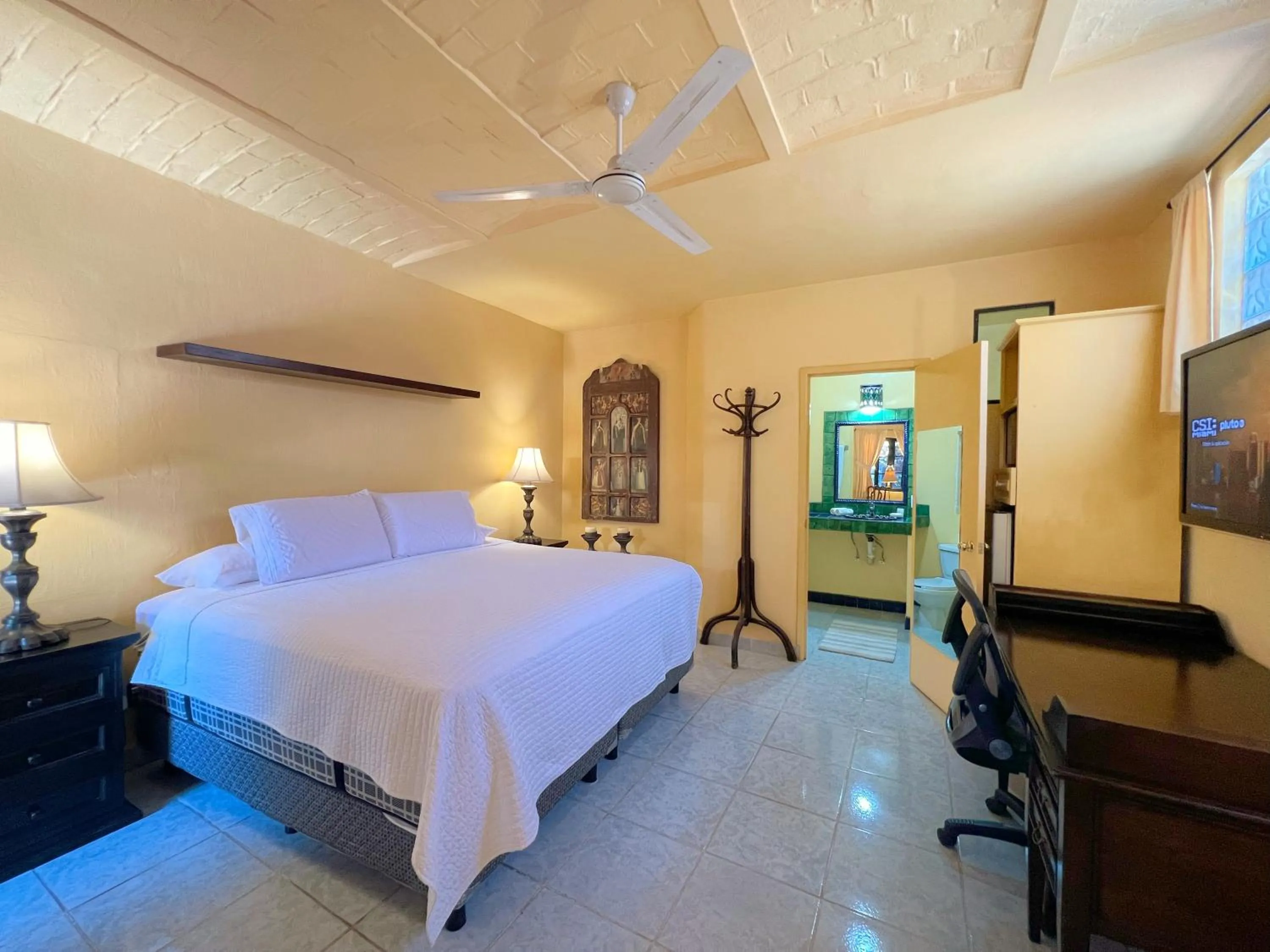 Bed in Estrellita's Bed & Breakfast