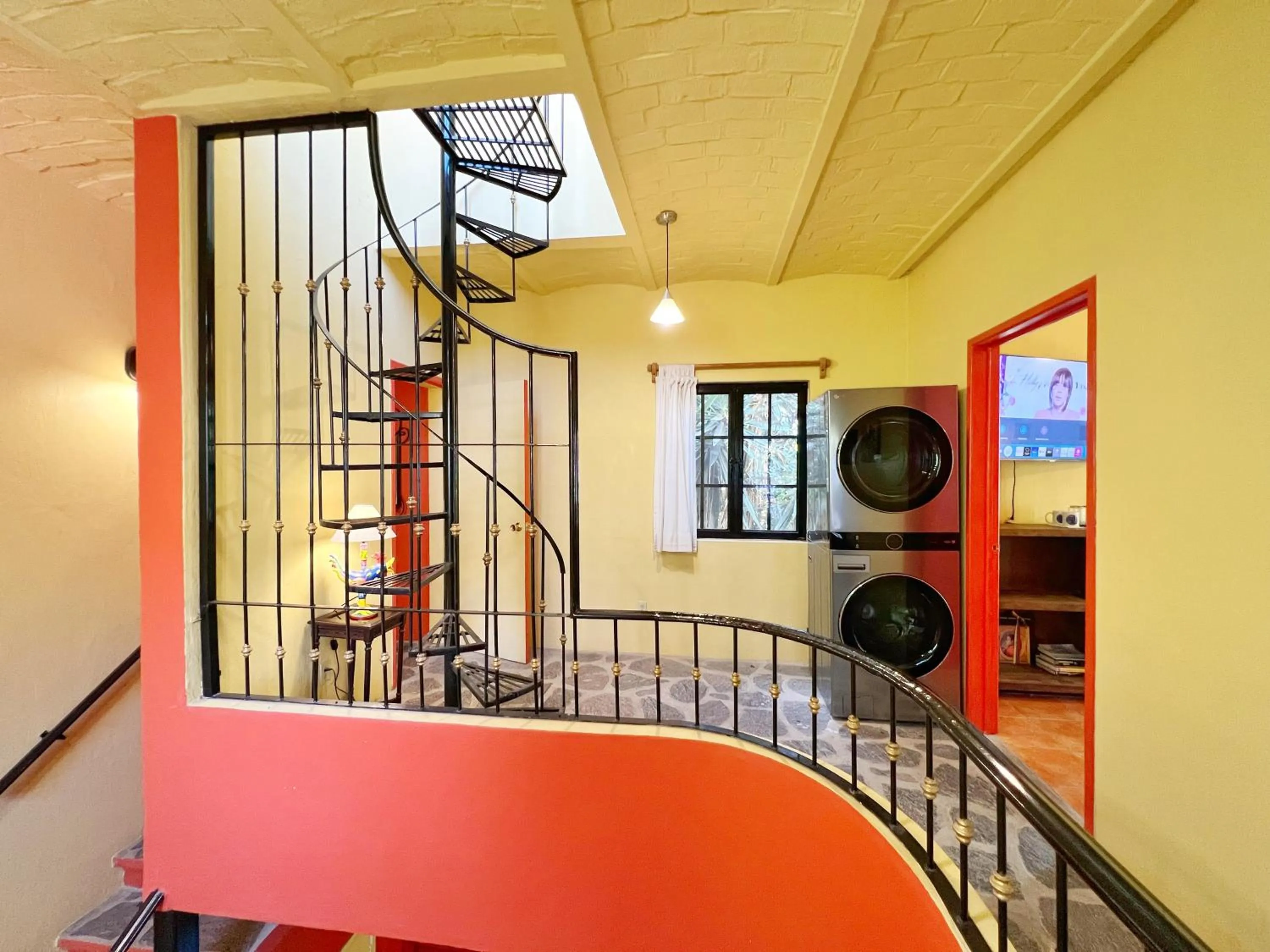 TV and multimedia in Estrellita's Bed & Breakfast