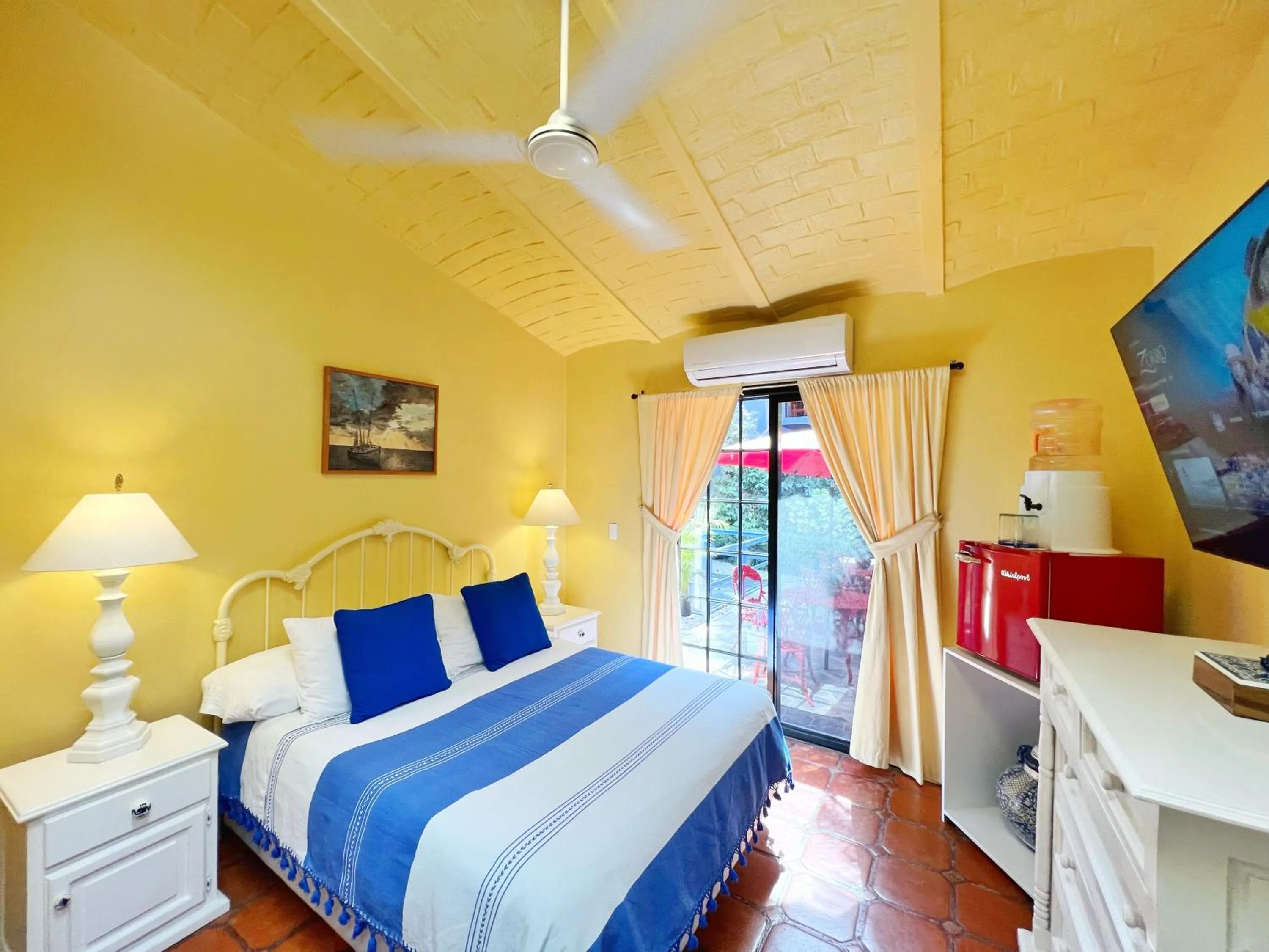 Bed in Estrellita's Bed & Breakfast