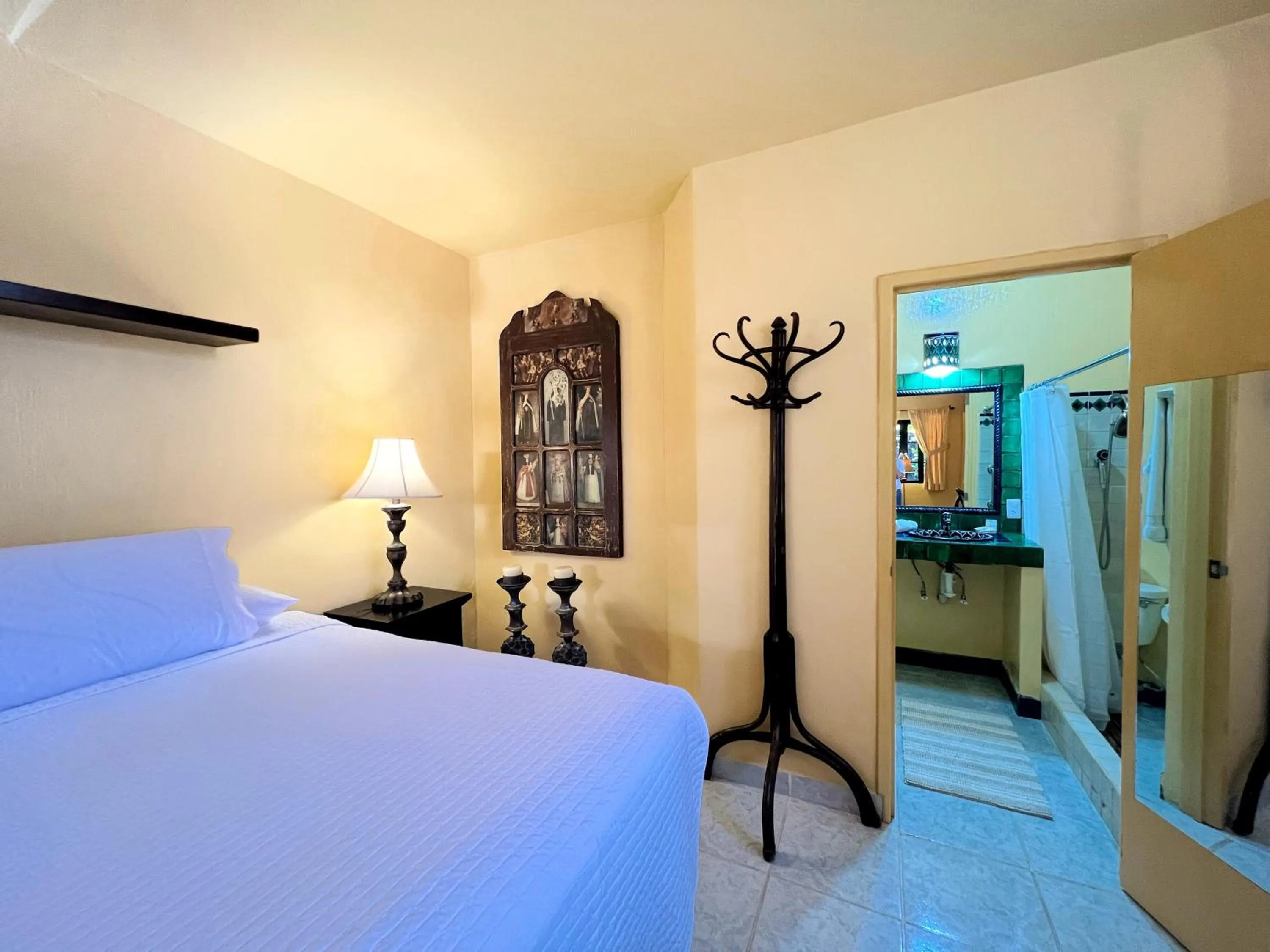 Bed in Estrellita's Bed & Breakfast