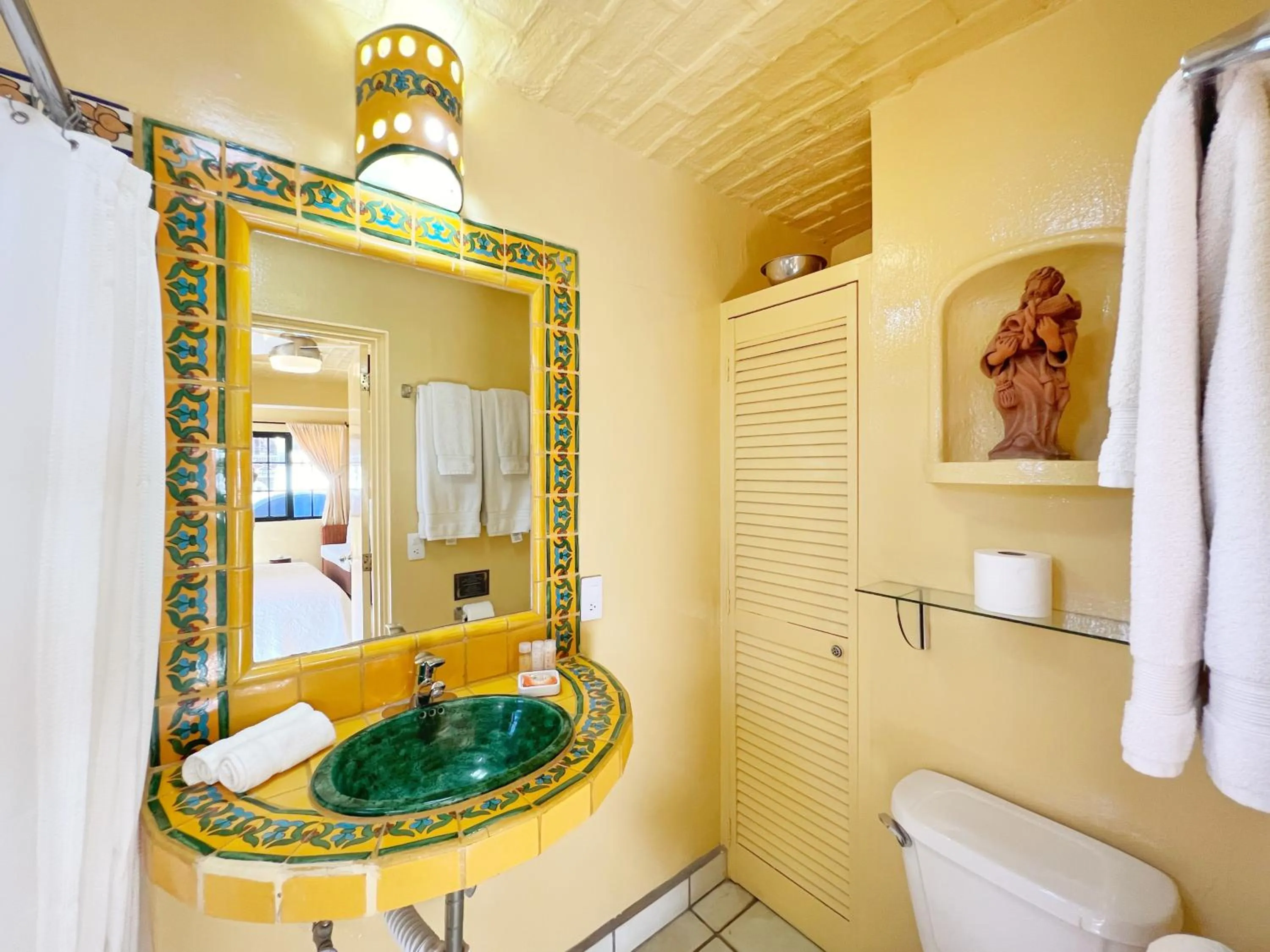 Shower in Estrellita's Bed & Breakfast