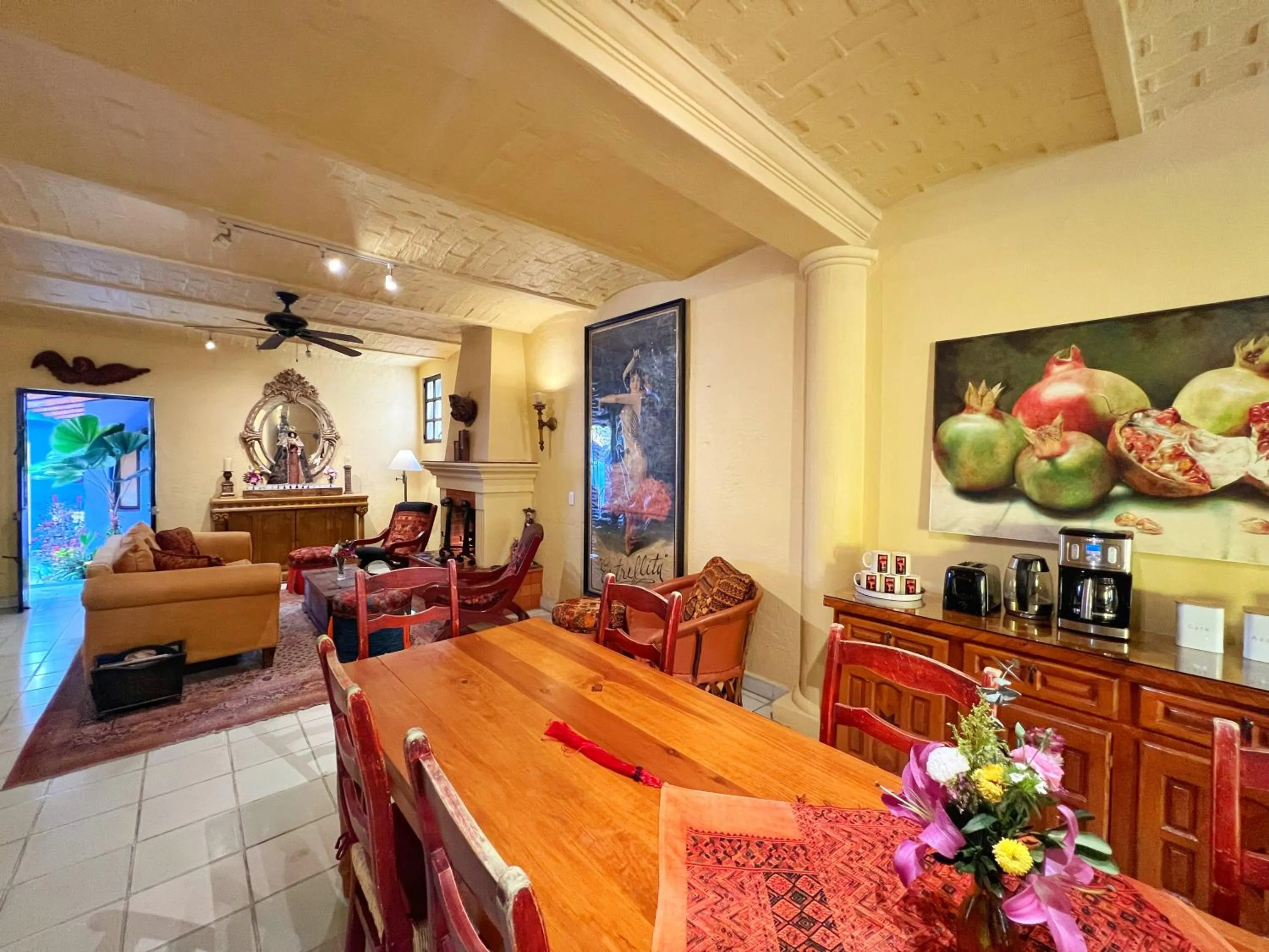 Living room in Estrellita's Bed & Breakfast