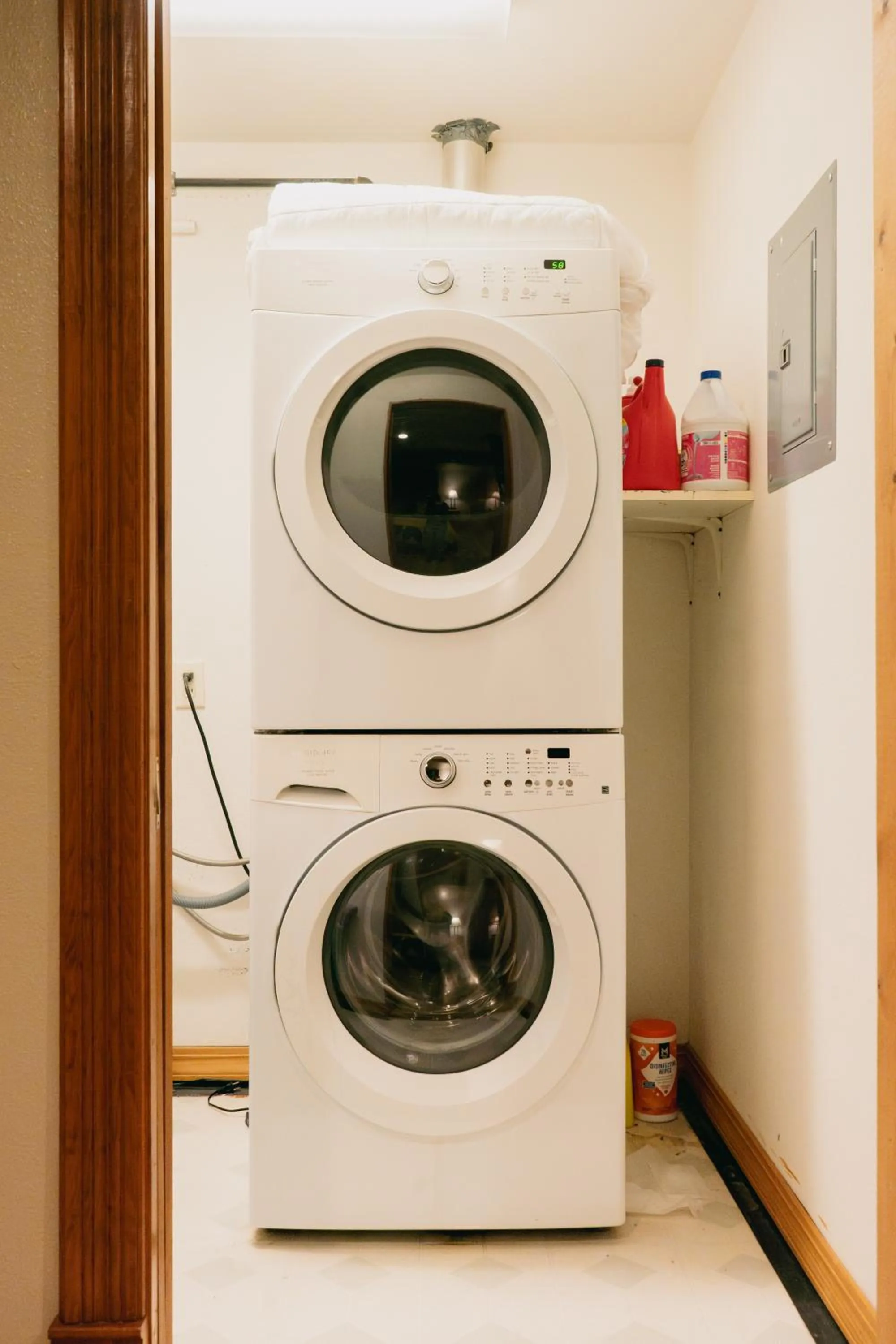 washing machine in First Deadwood Cottages