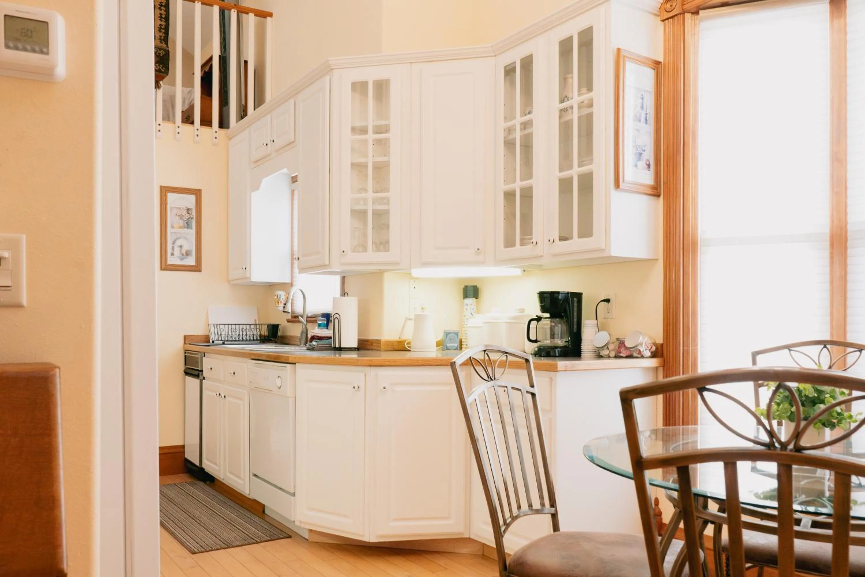 Kitchen or kitchenette in First Deadwood Cottages