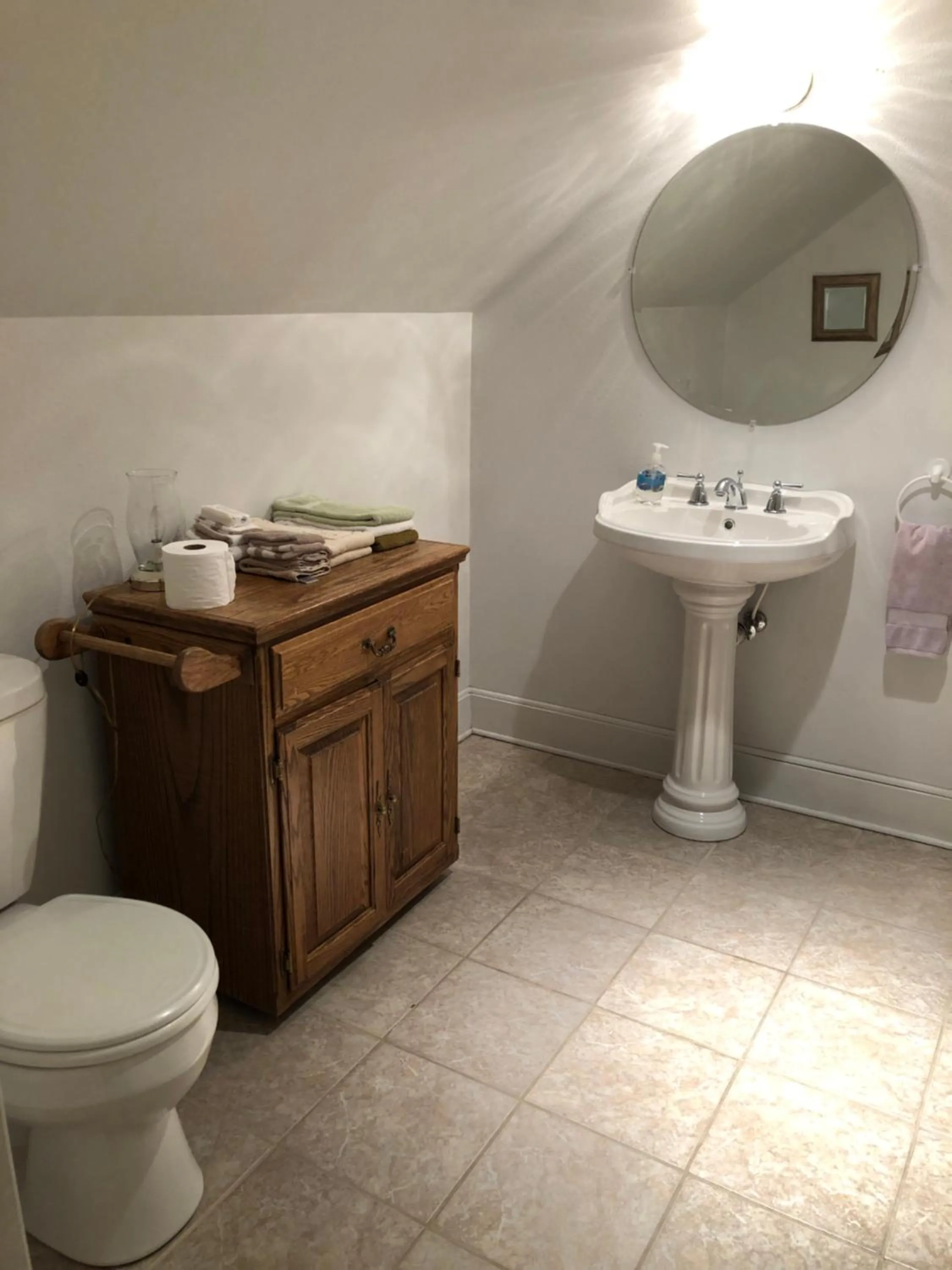 Toilet in First Deadwood Cottages