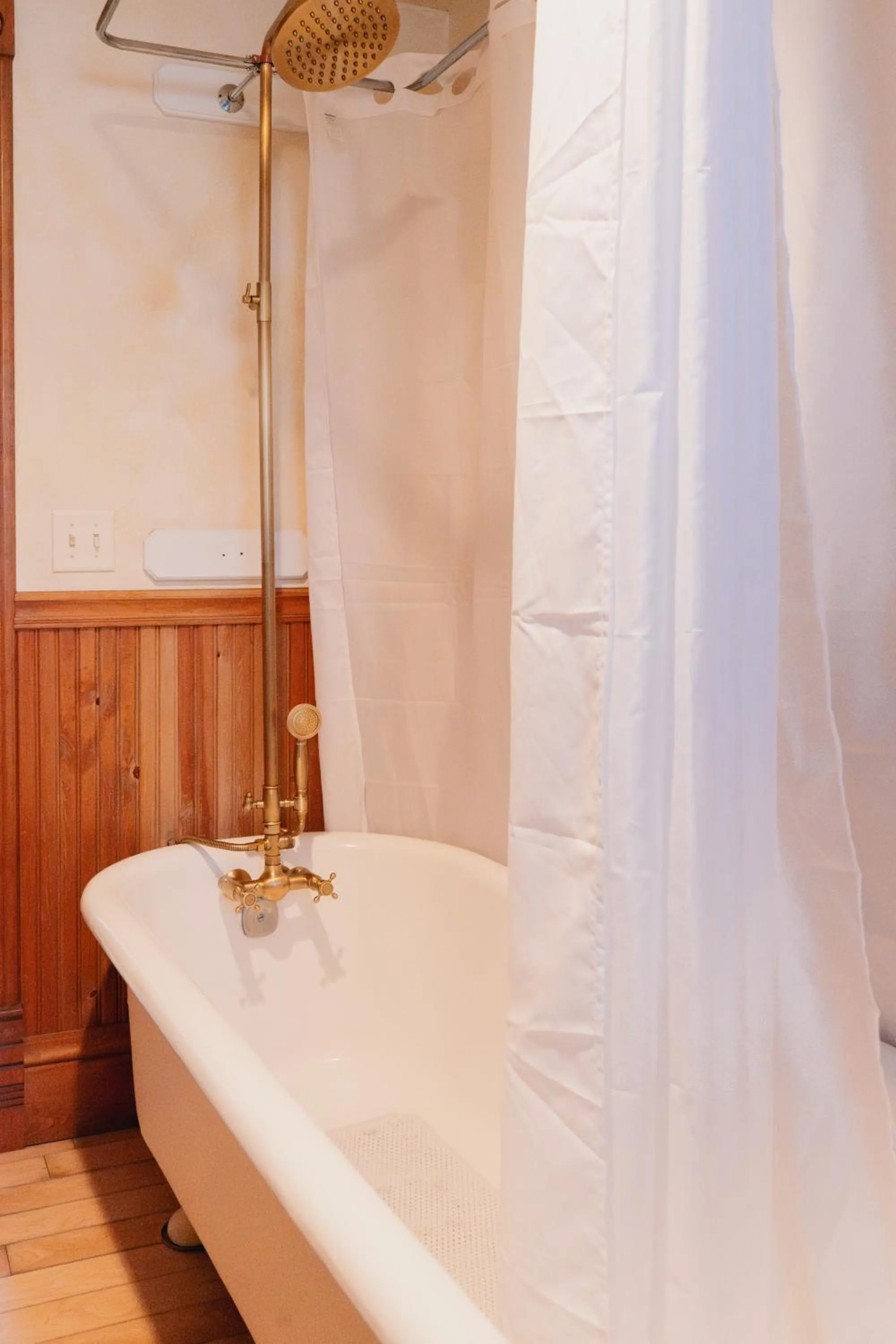 Bathroom in First Deadwood Cottages