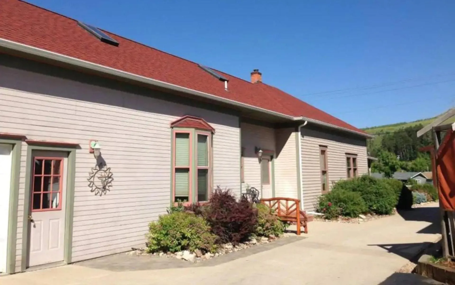 Property building in First Deadwood Cottages