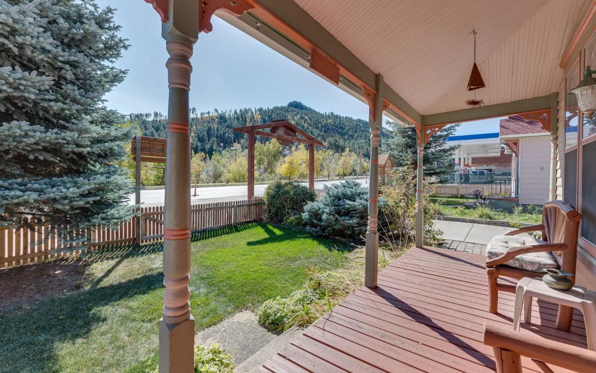Patio in First Deadwood Cottages