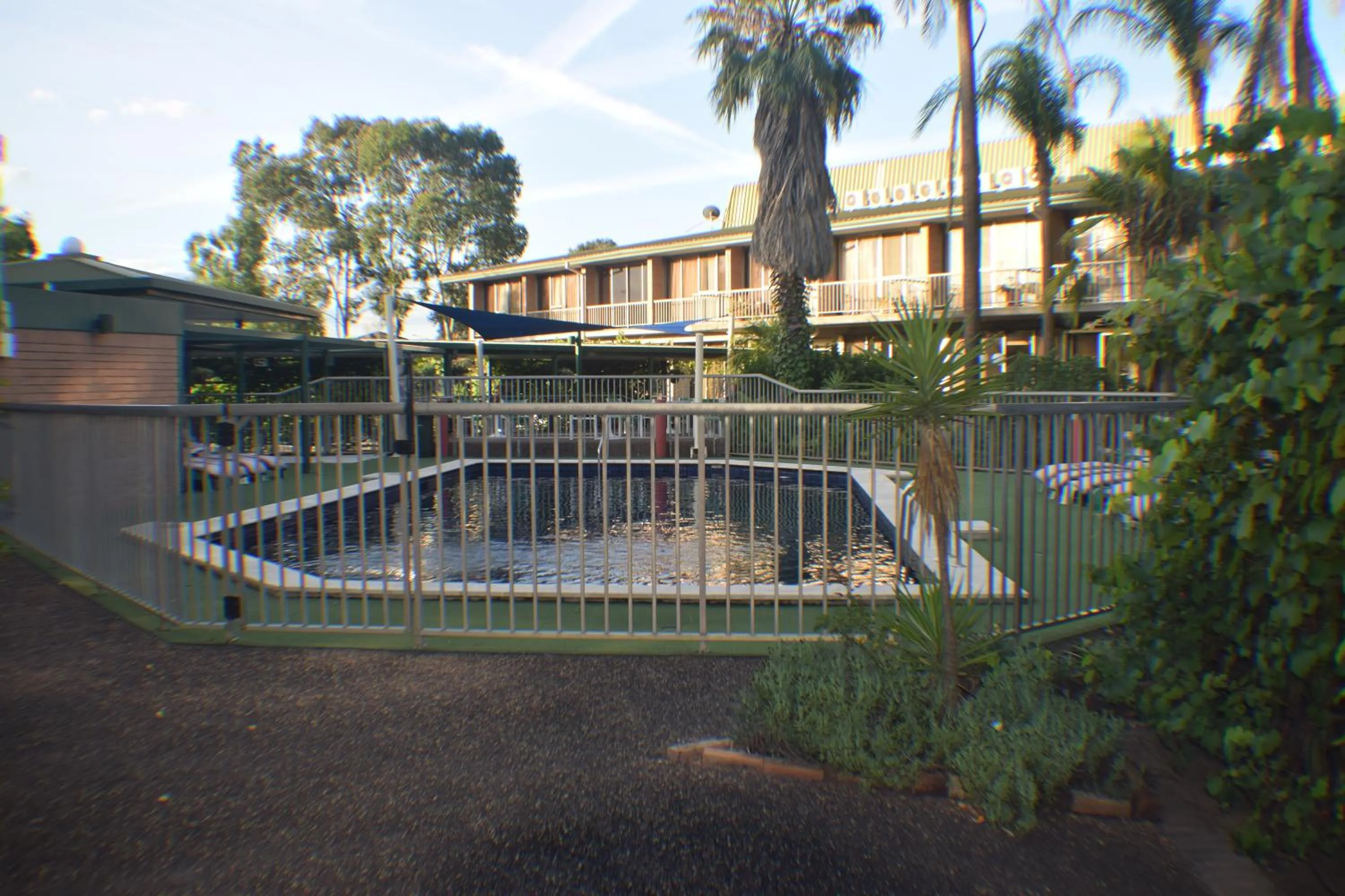 Swimming pool in John Hunter Motel Muswellbrook