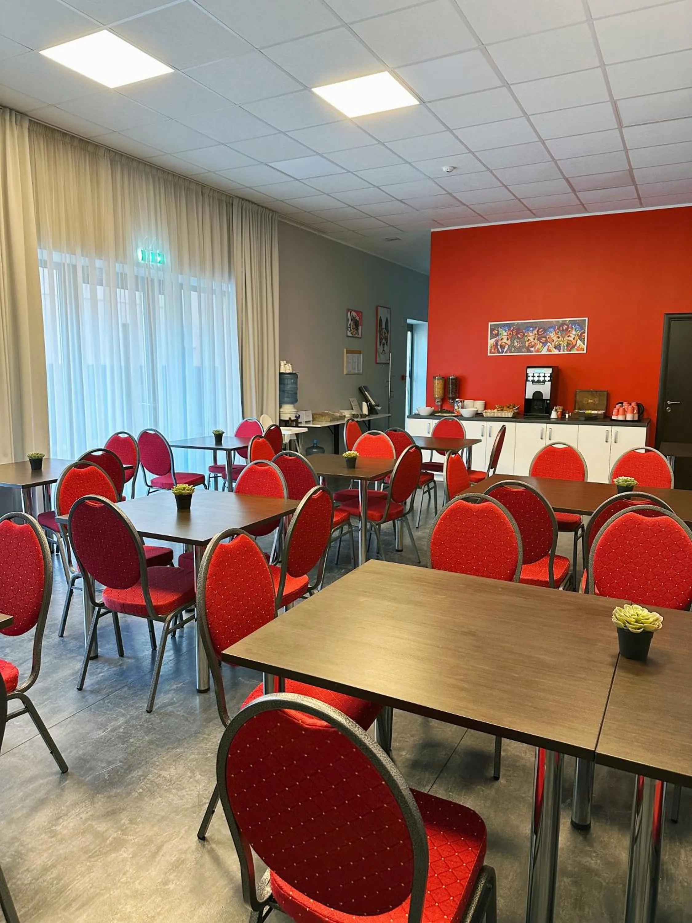 Restaurant/places to eat in Bella Riga Hotel with Self-Check in