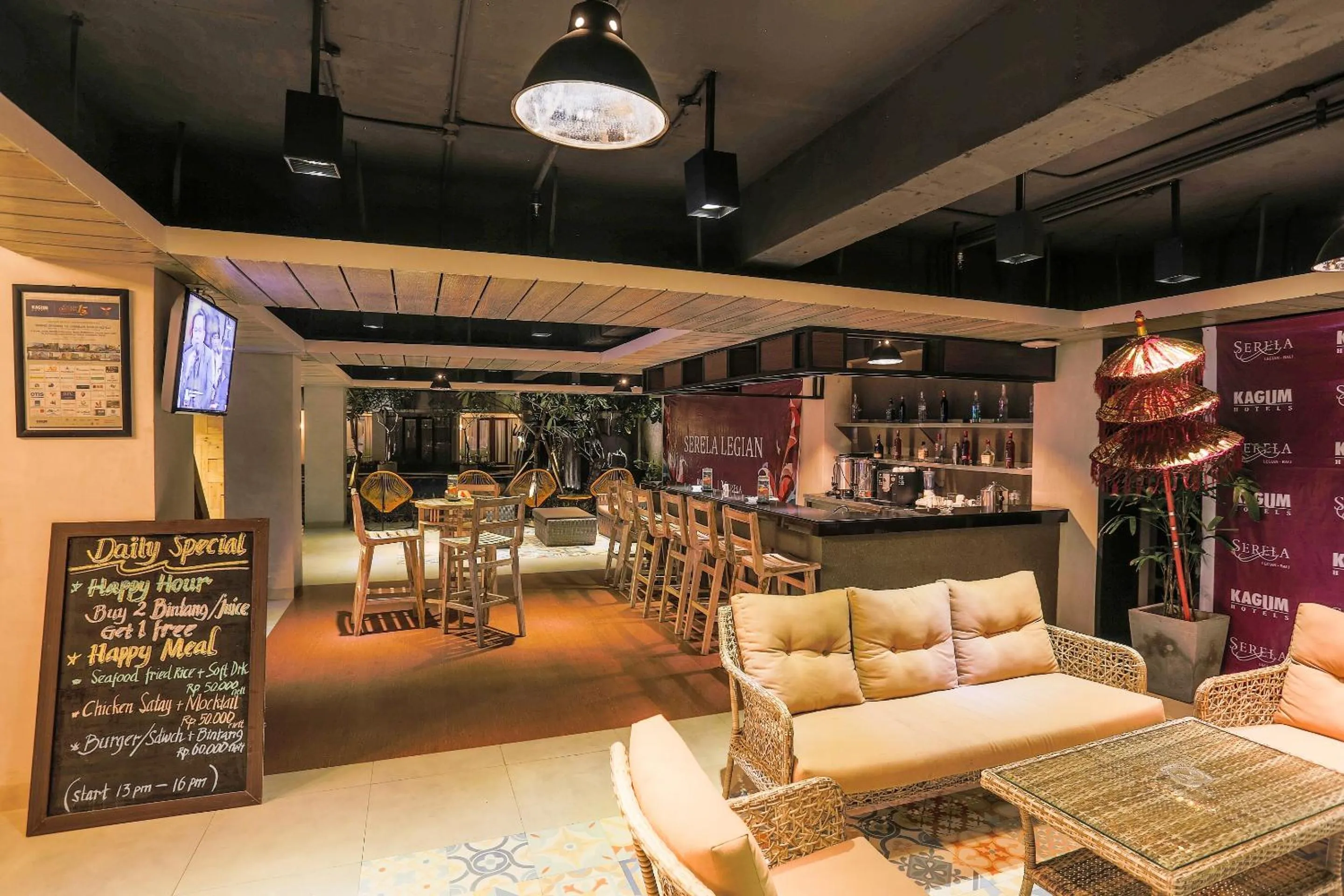 Lounge or bar in Serela Legian by KAGUM Hotels