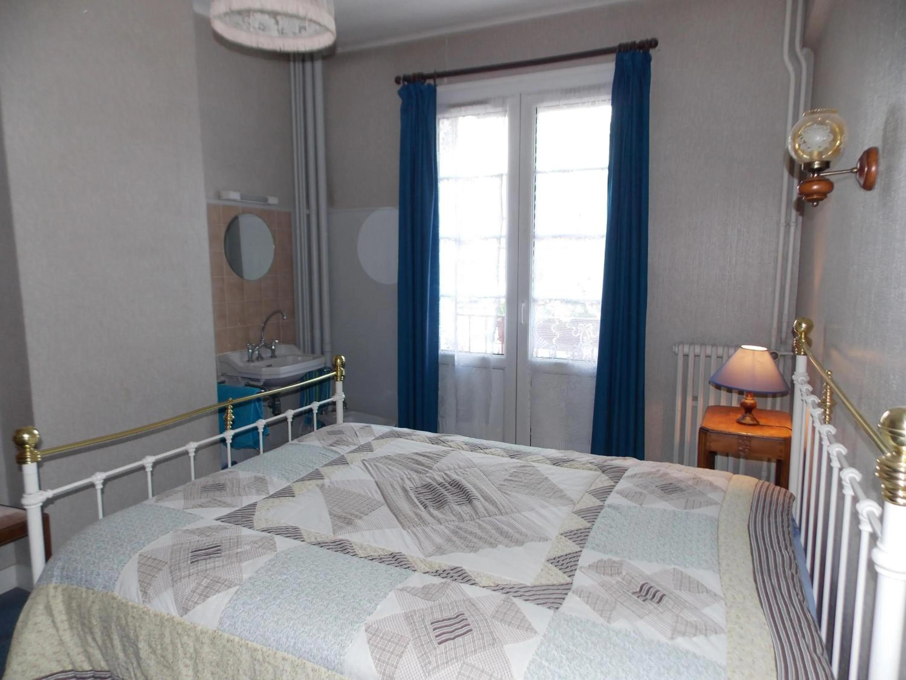 Photo of the whole room, Bed in Le Soleil D'or