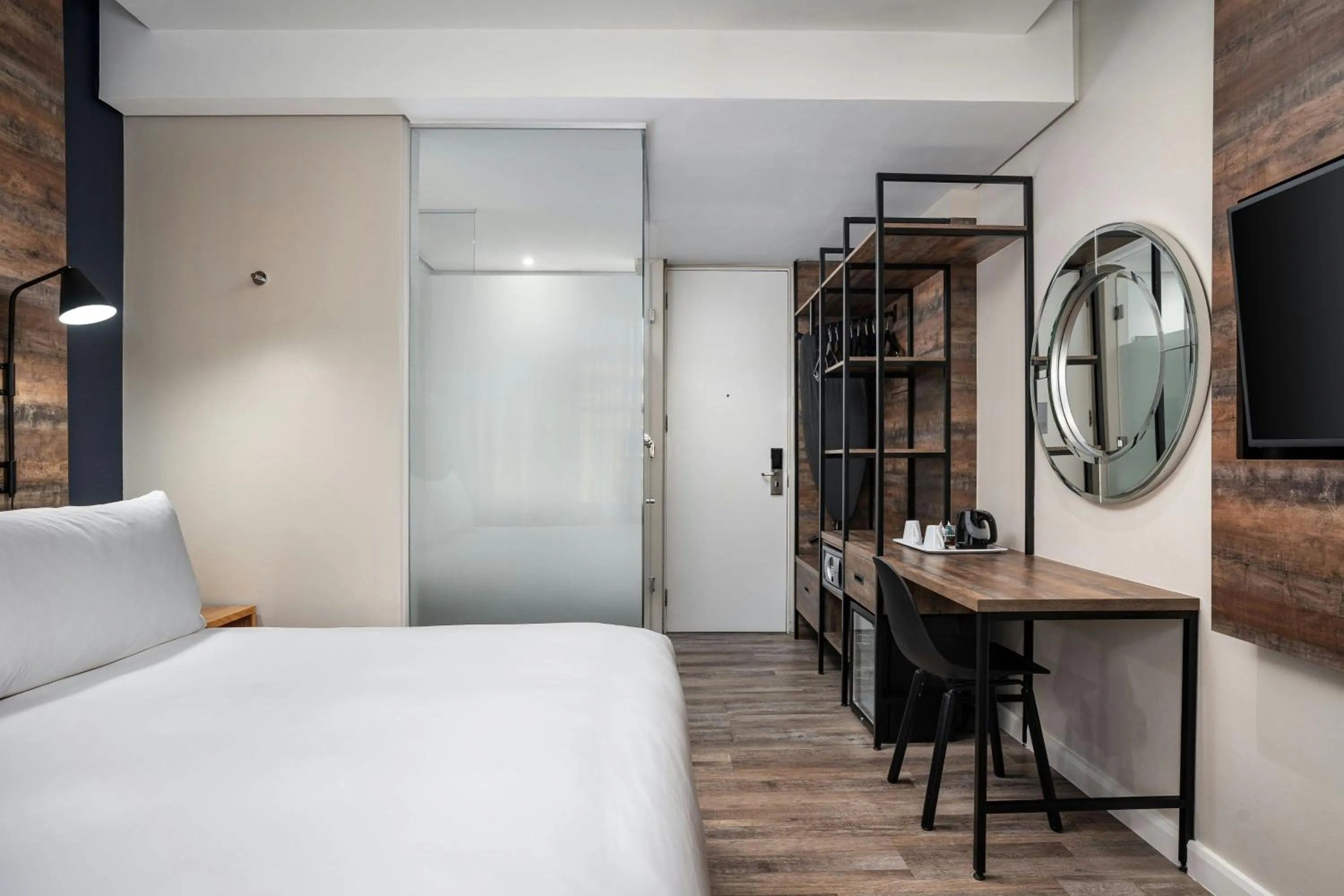 Photo of the whole room, Bed in Protea Hotel by Marriott Cape Town Waterfront Breakwater Lodge