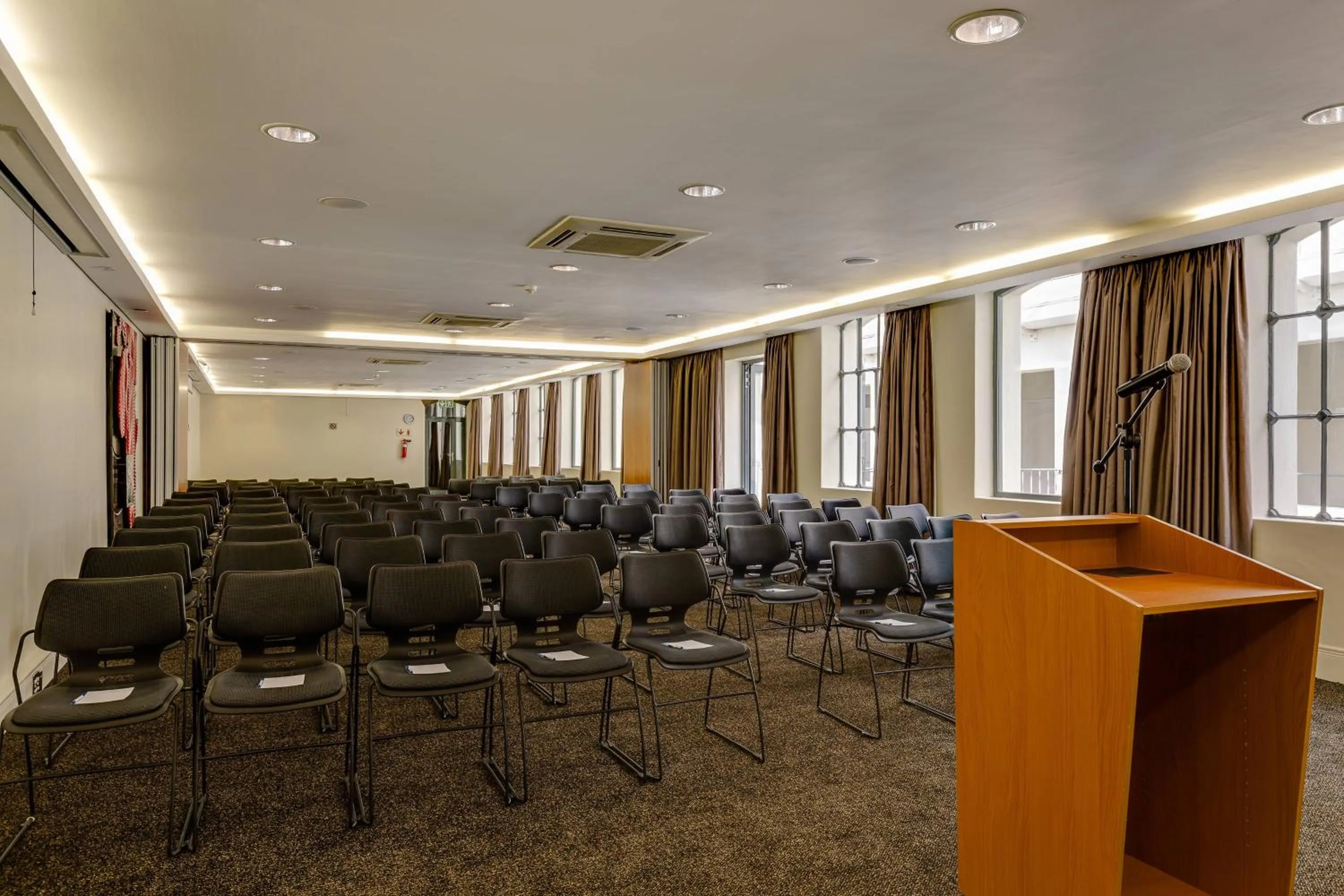 Meeting/conference room in Protea Hotel by Marriott Cape Town Waterfront Breakwater Lodge