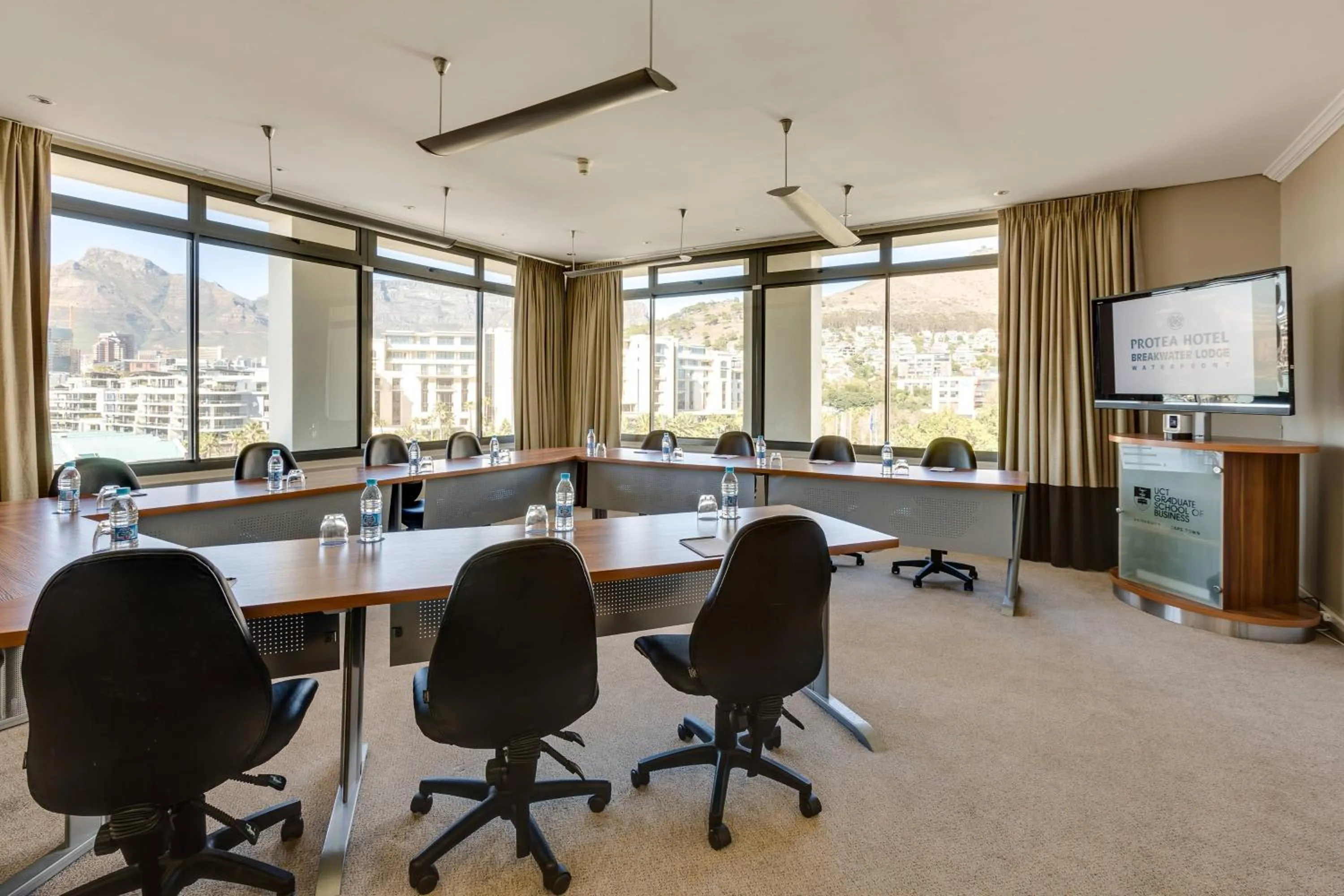 Meeting/conference room in Protea Hotel by Marriott Cape Town Waterfront Breakwater Lodge