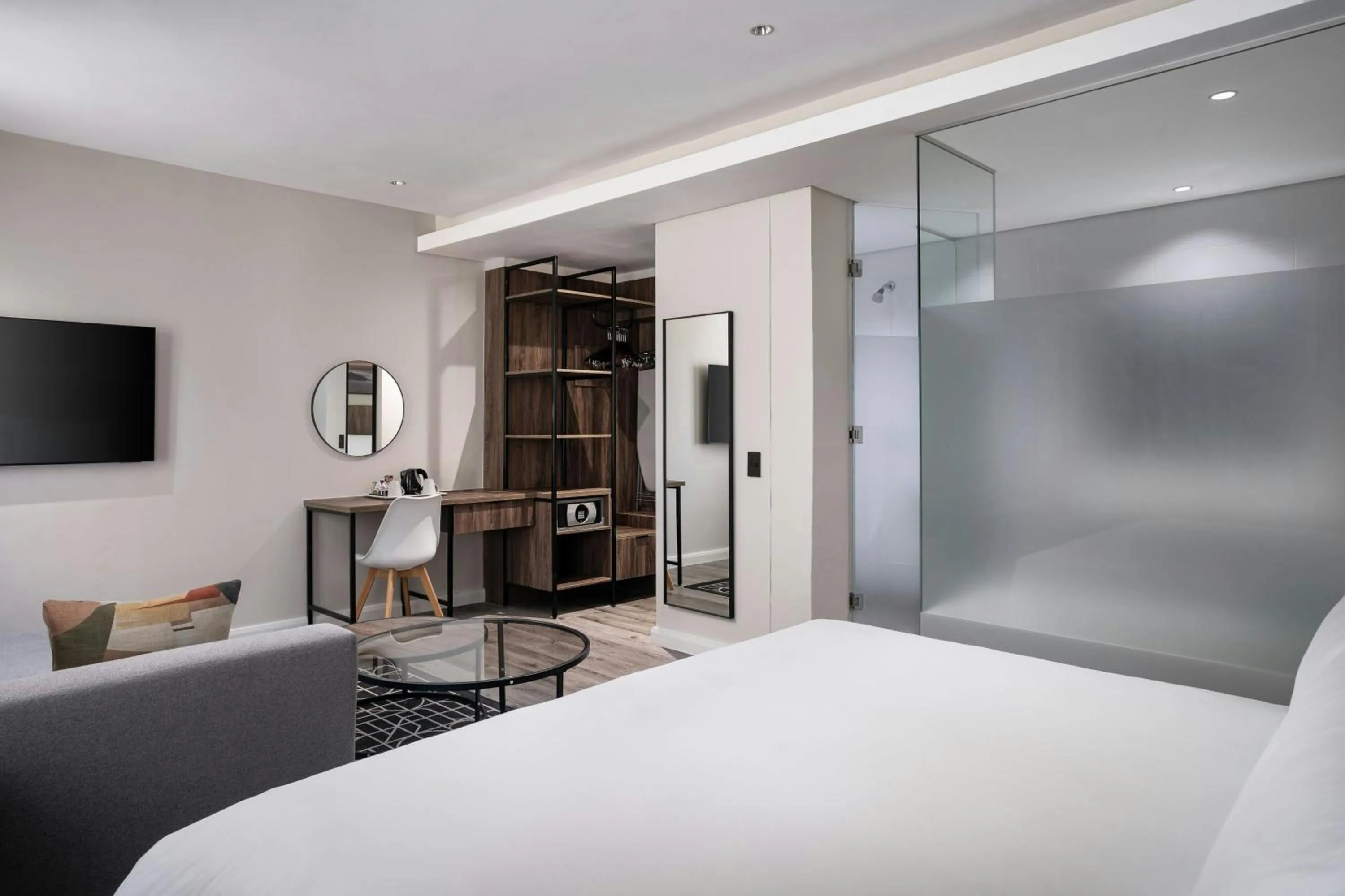 Photo of the whole room, Bed in Protea Hotel by Marriott Cape Town Waterfront Breakwater Lodge