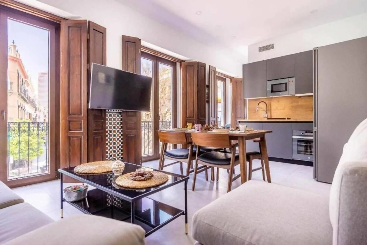 Alzhara Suites II Balcón Triana Torre Pelli