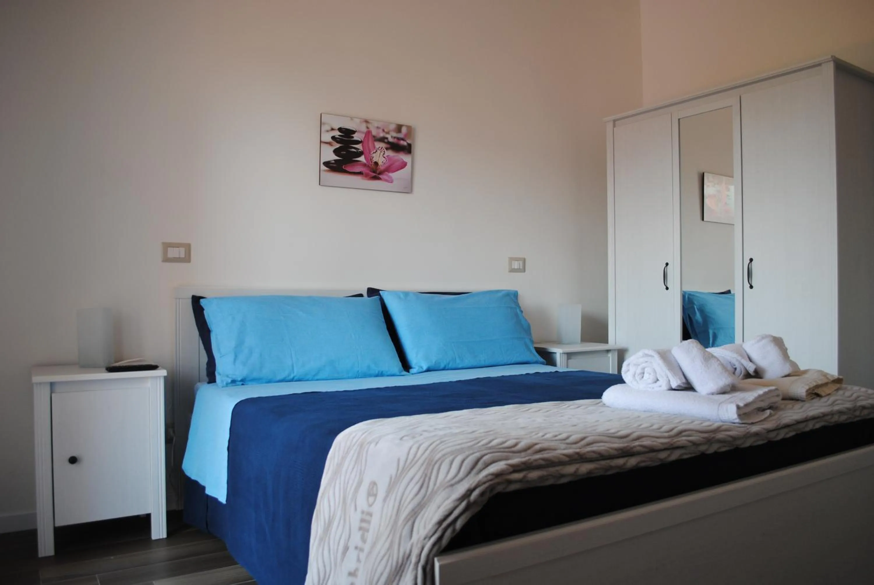 Bedroom, Bed in Annavi