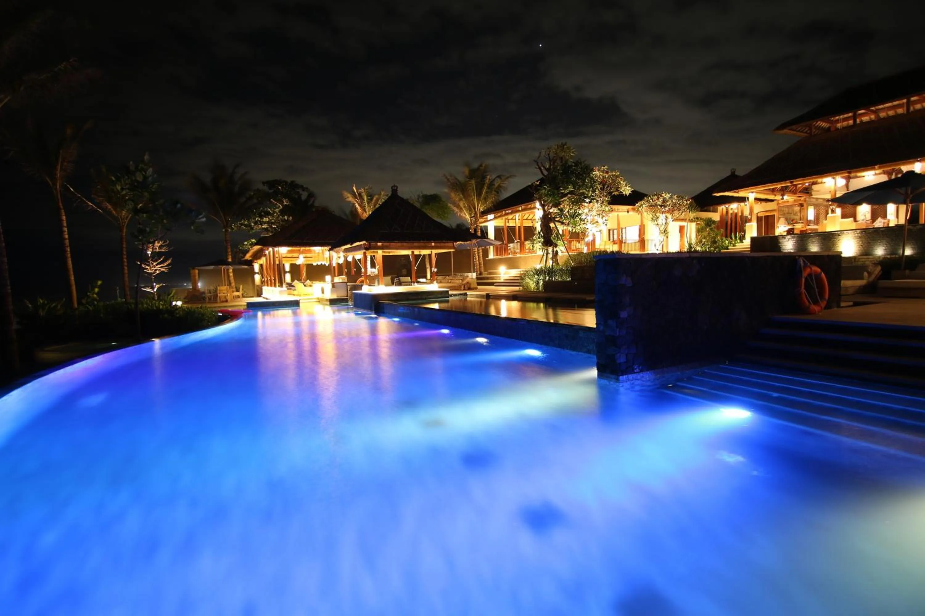 Swimming pool in Anapuri Villas