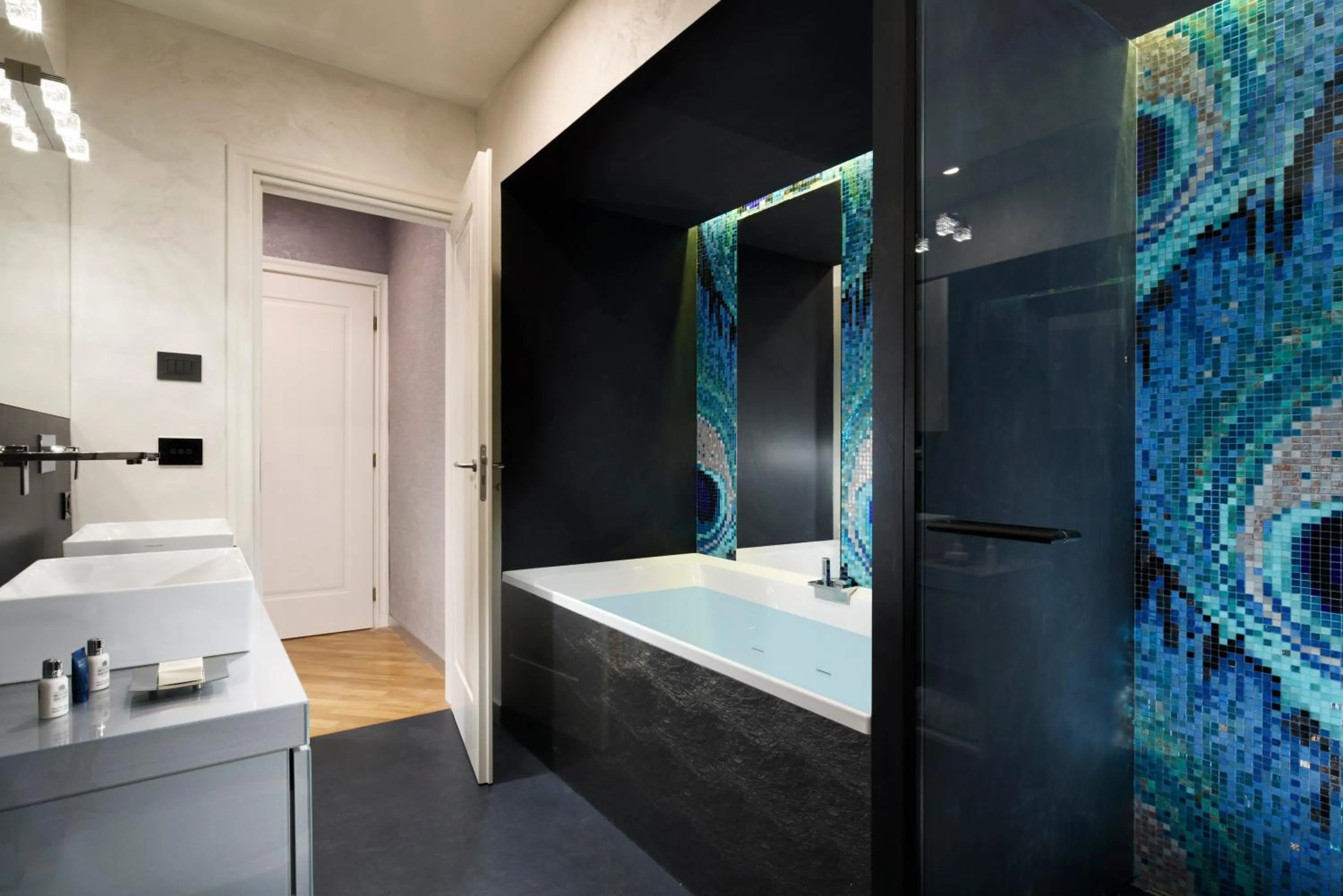 Shower in Lifestyle Suites Rome