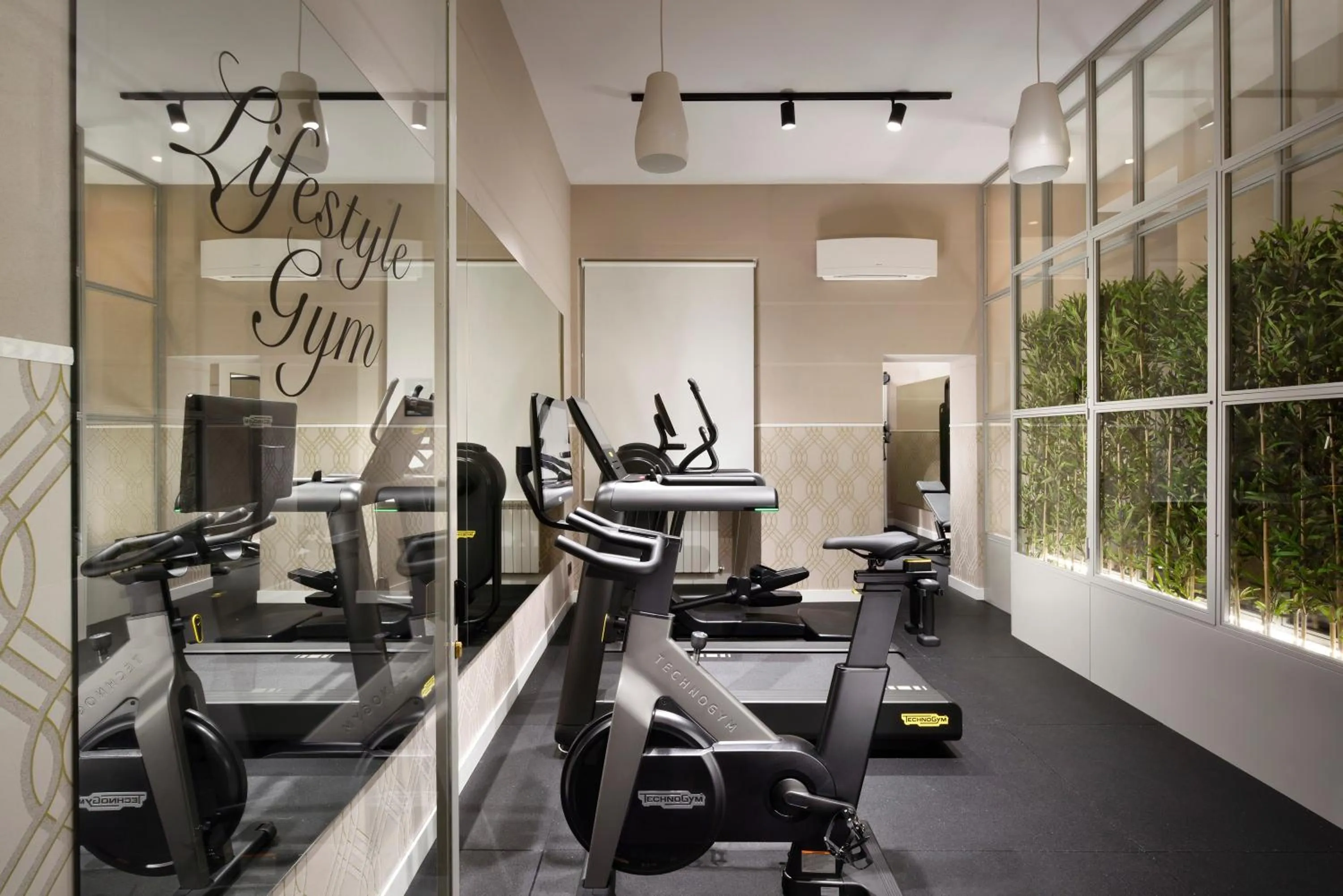 Fitness centre/facilities in Lifestyle Suites Rome