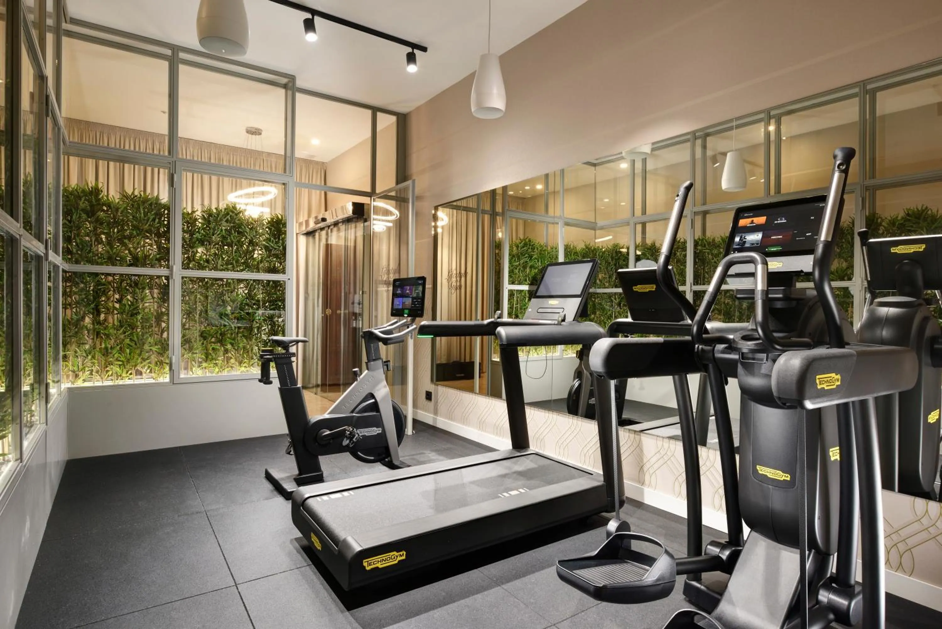 Fitness centre/facilities in Lifestyle Suites Rome