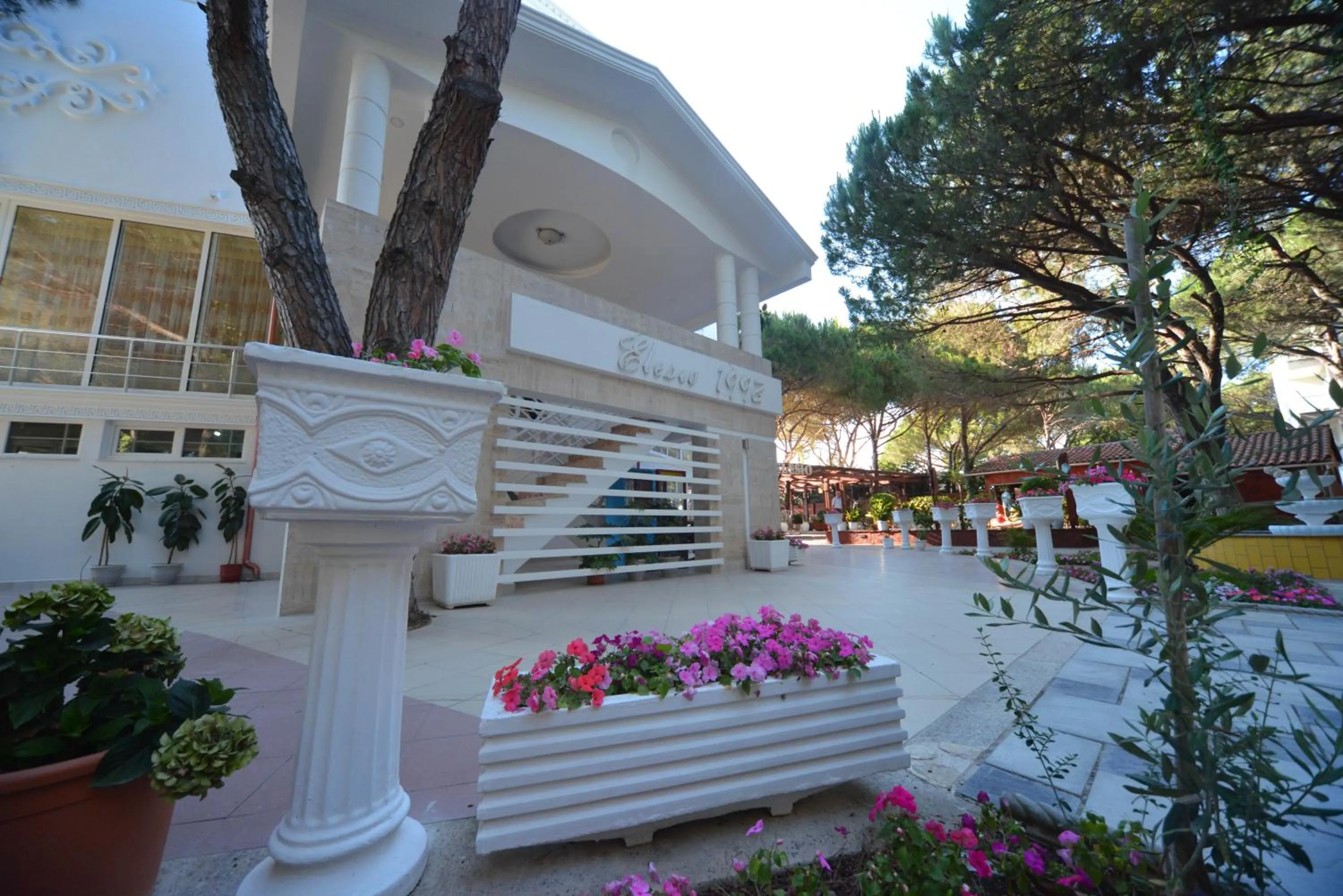 Facade/entrance in Hotel Elesio